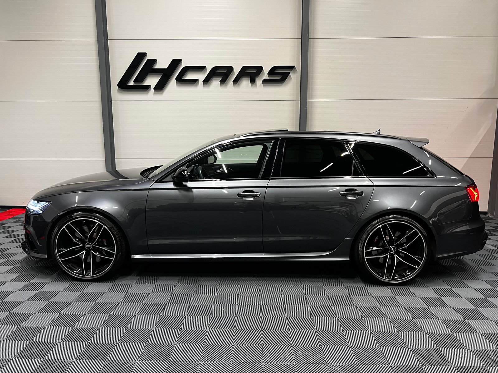 AUDI RS6 Avant 4.0 V8 TFSI perform. qu. T-Tr., Essence, Occasion / Utilisé, Automatique - 2