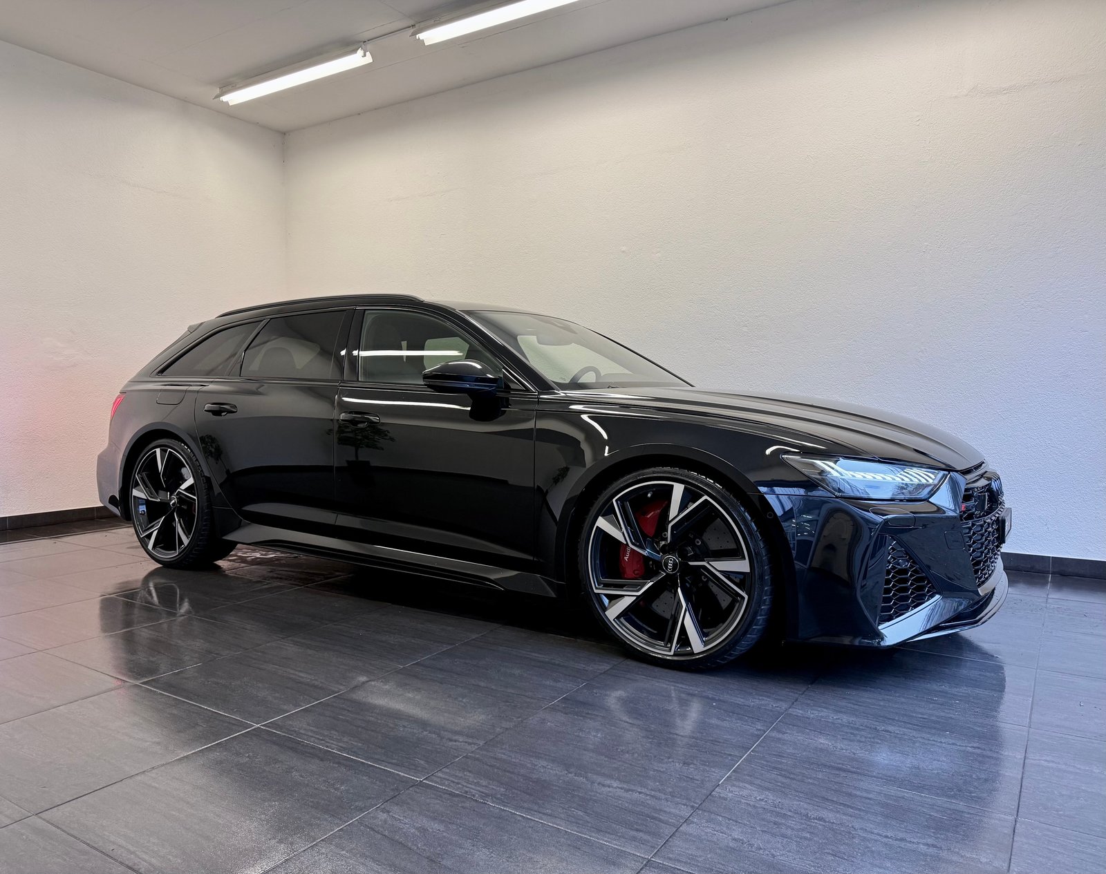 AUDI RS6 Avant, Mild-Hybrid Petrol/Electric, Second hand / Used, Automatic - 2