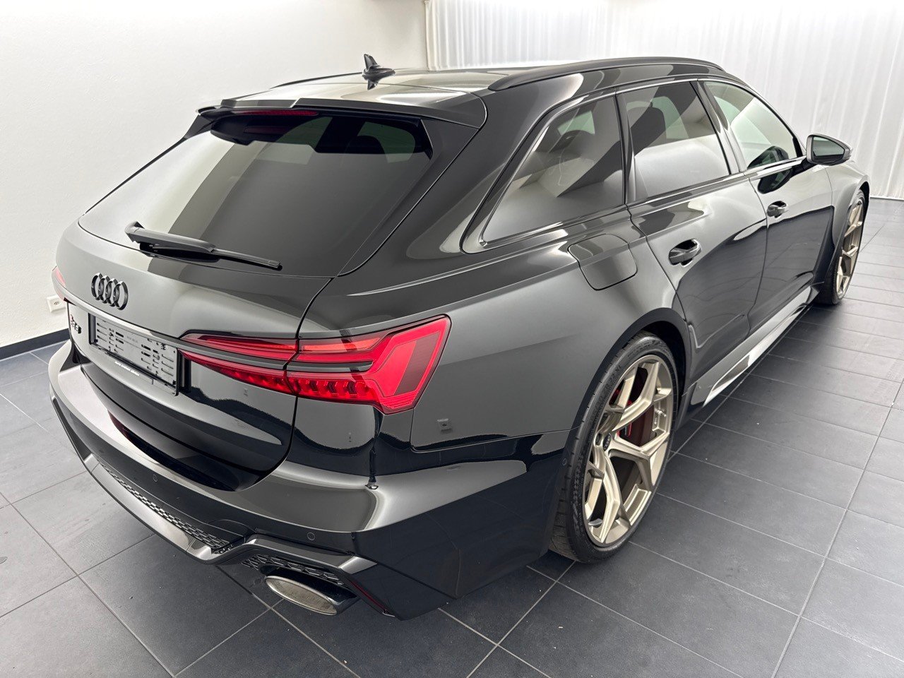 AUDI RS6 Avant Performance ''RS-Dynamikpaket plus'', Mild-Hybrid Petrol/Electric, Second hand / Used, Automatic - 3