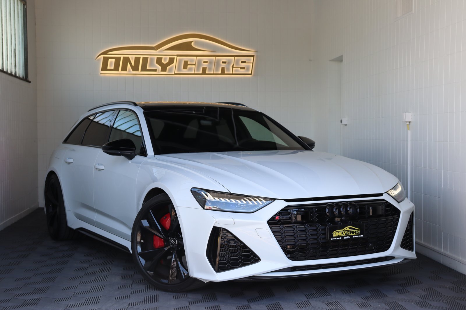 AUDI RS6 Avant 4.0 TFSI V8 quattro **CH-FZ**