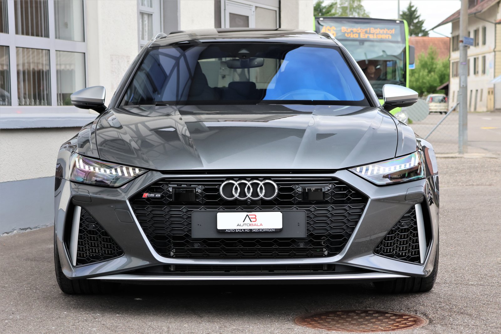 AUDI RS6 Avant 4.0 TFSI V8 quattro VOLLAUSSTATTUNG, Mild-Hybrid Benzin/Elektro, Occasion / Gebraucht, Automatik - 2