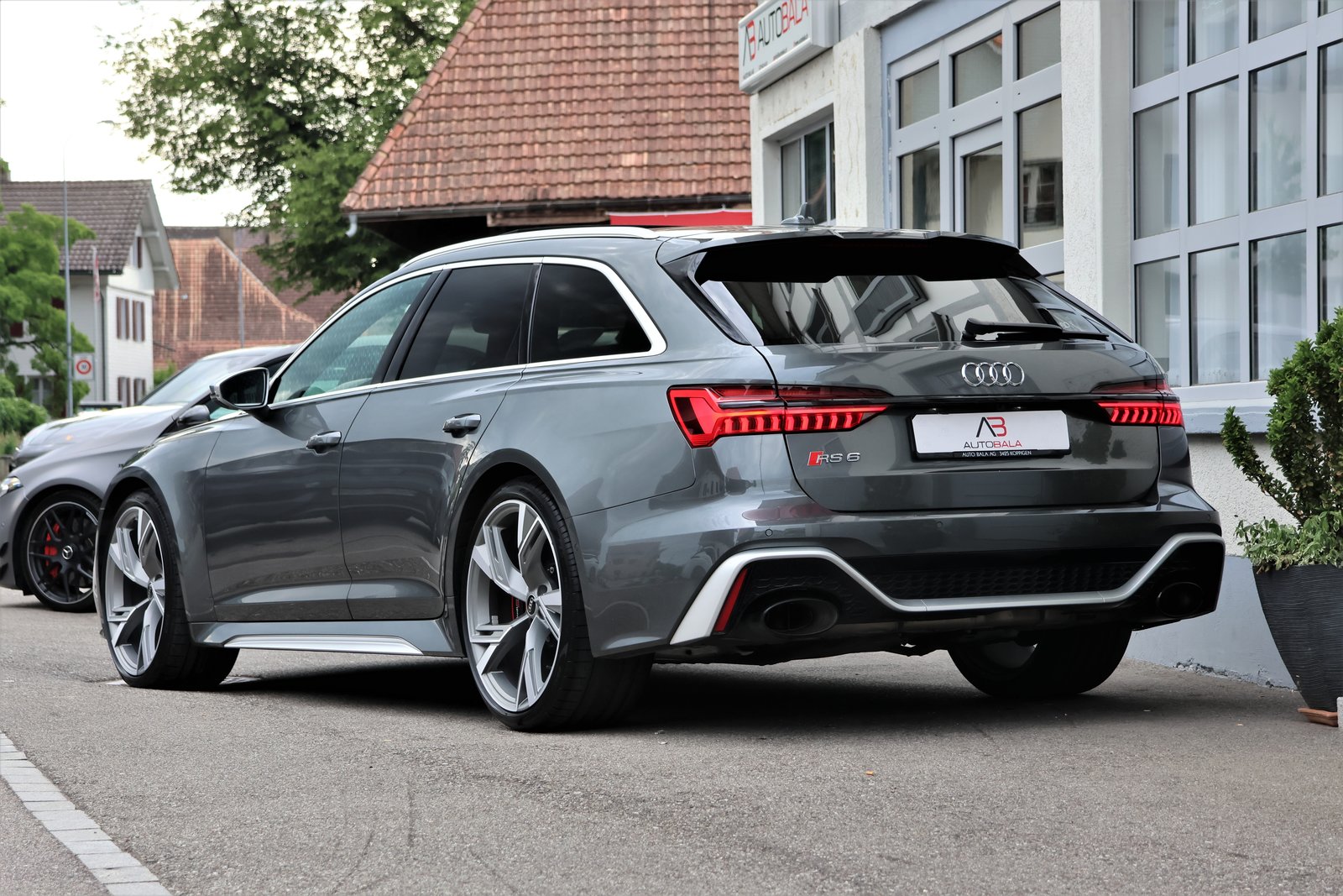 AUDI RS6 Avant 4.0 TFSI V8 quattro VOLLAUSSTATTUNG, Mild-Hybrid Benzin/Elektro, Occasion / Gebraucht, Automatik - 3