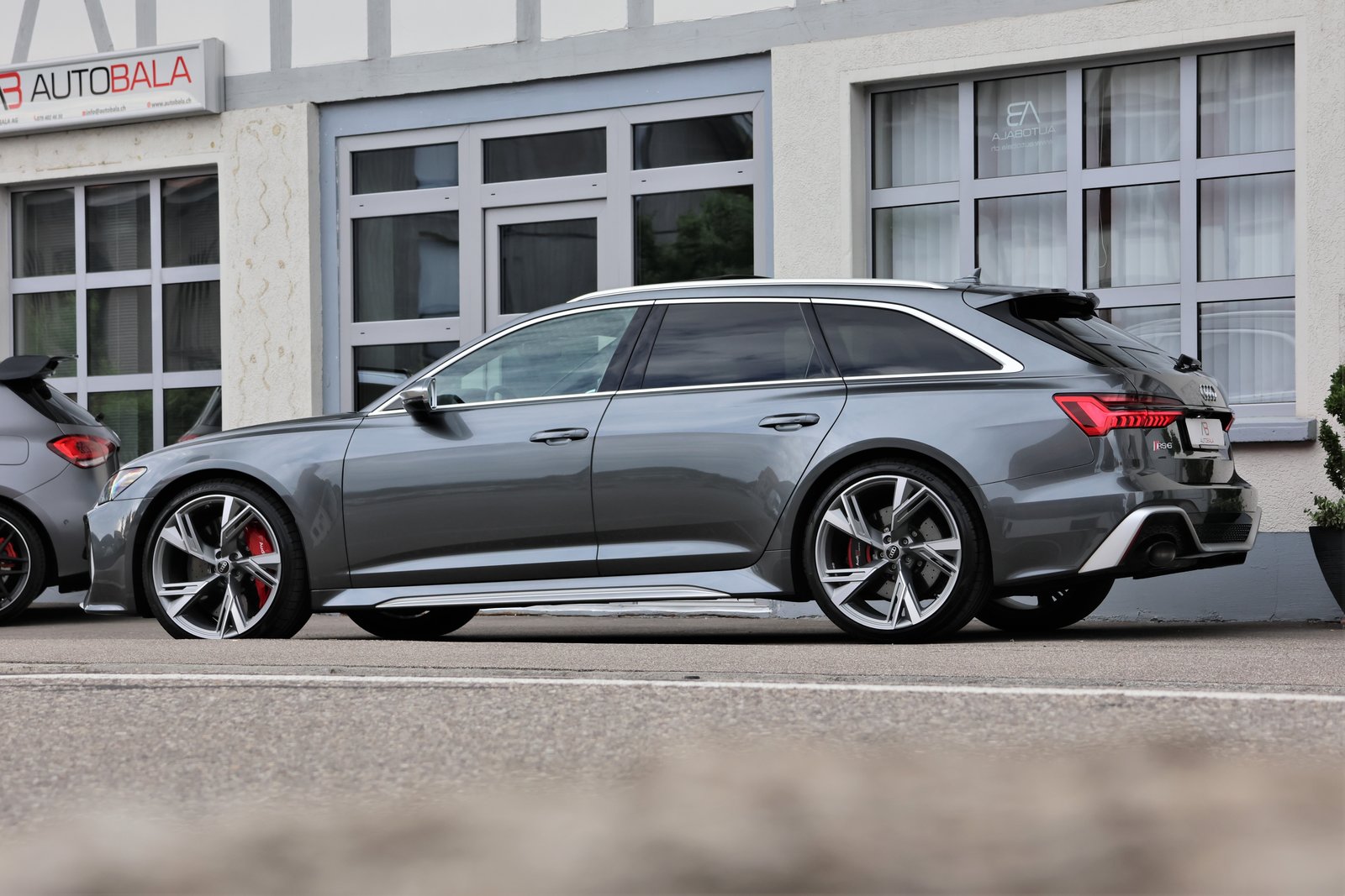 AUDI RS6 Avant 4.0 TFSI V8 quattro VOLLAUSSTATTUNG, Mild-Hybrid Benzin/Elektro, Occasion / Gebraucht, Automatik - 4