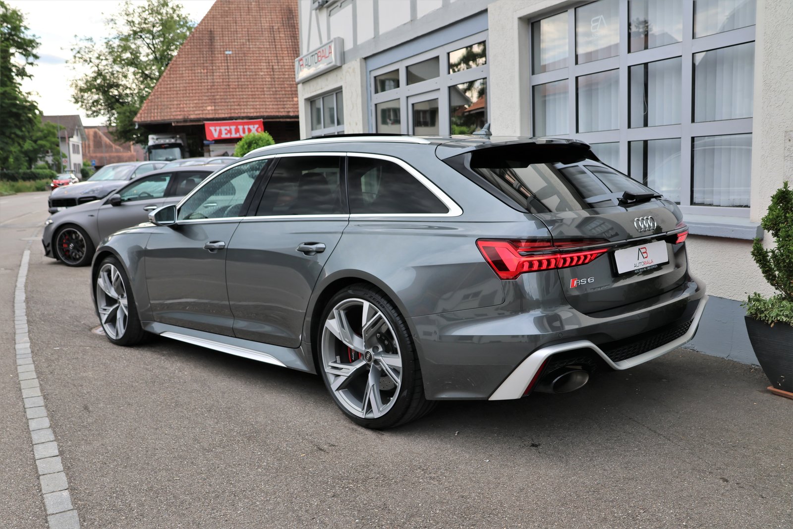 AUDI RS6 Avant 4.0 TFSI V8 quattro VOLLAUSSTATTUNG, Mild-Hybrid Benzin/Elektro, Occasion / Gebraucht, Automatik - 7