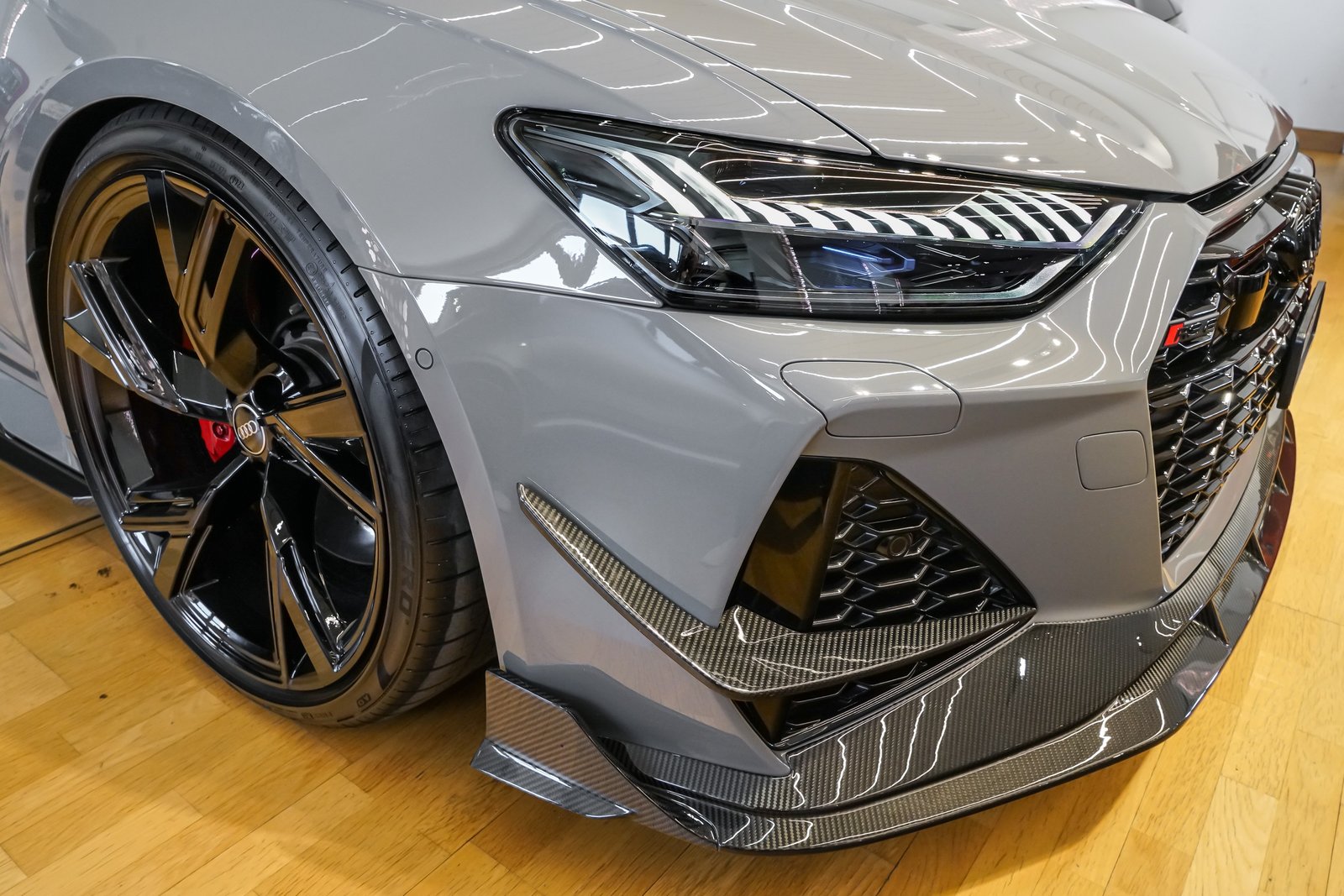 AUDI RS6 Avant 4.0 TFSI V8 quattro Carbon Bodykit, Mild-Hybrid Benzin/Elektro, Occasion / Gebraucht, Automatik - 4