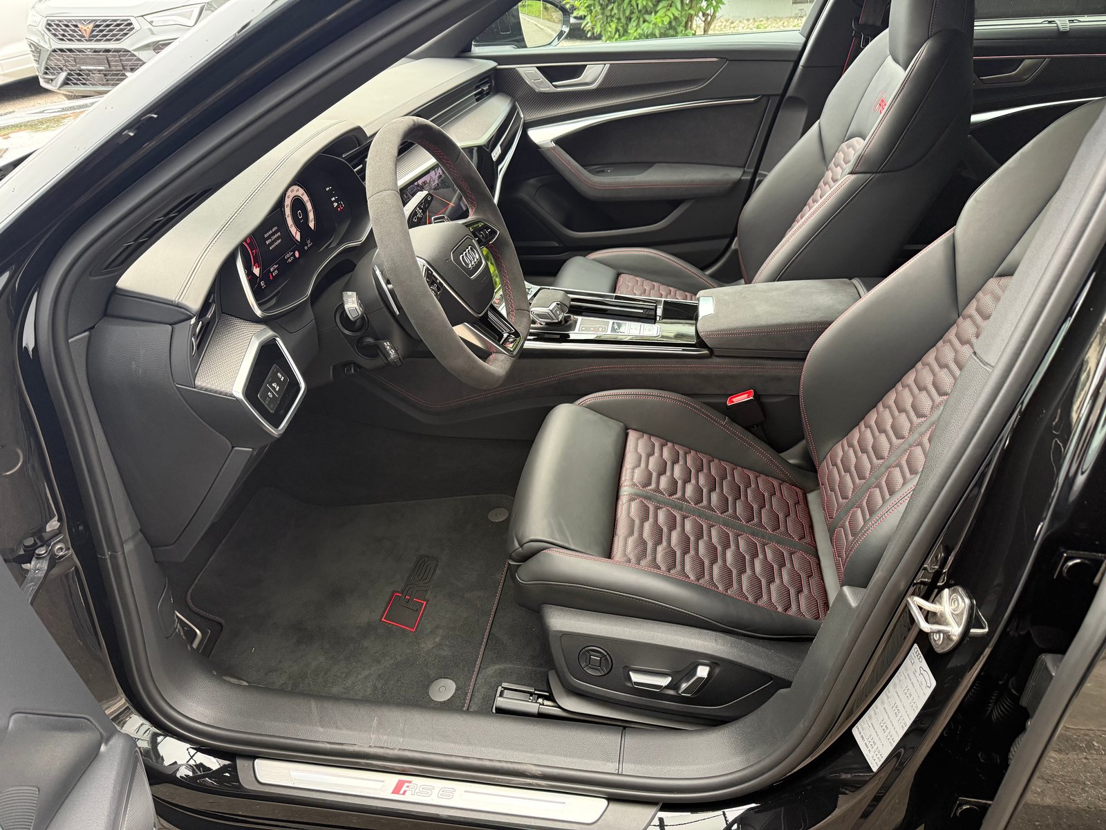 AUDI RS6 AVANT 4.0 TFSI QUATTRO PERFORMANCE *** VOLLAUSSTATT, Mild-Hybrid Petrol/Electric, Second hand / Used, Automatic - 7