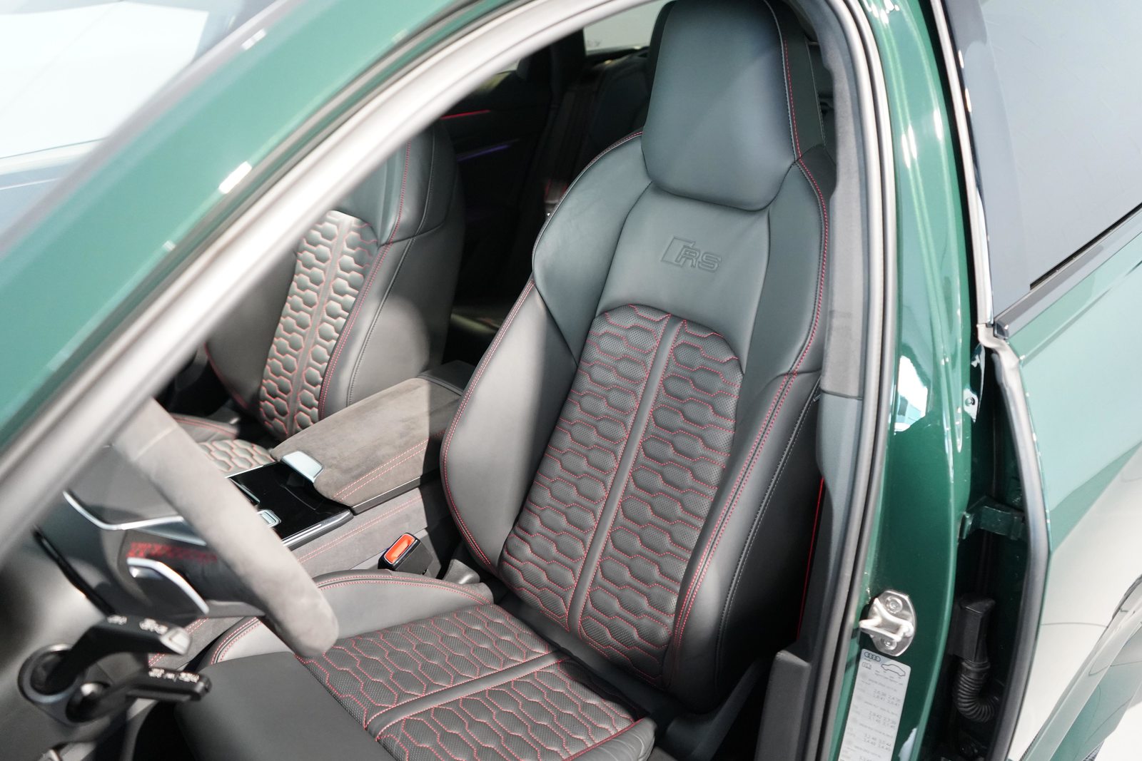 AUDI RS6 Avant 4.0 V8 TFSI performance quattro T-Tronic, Mild-Hybrid Petrol/Electric, Second hand / Used, Automatic - 4