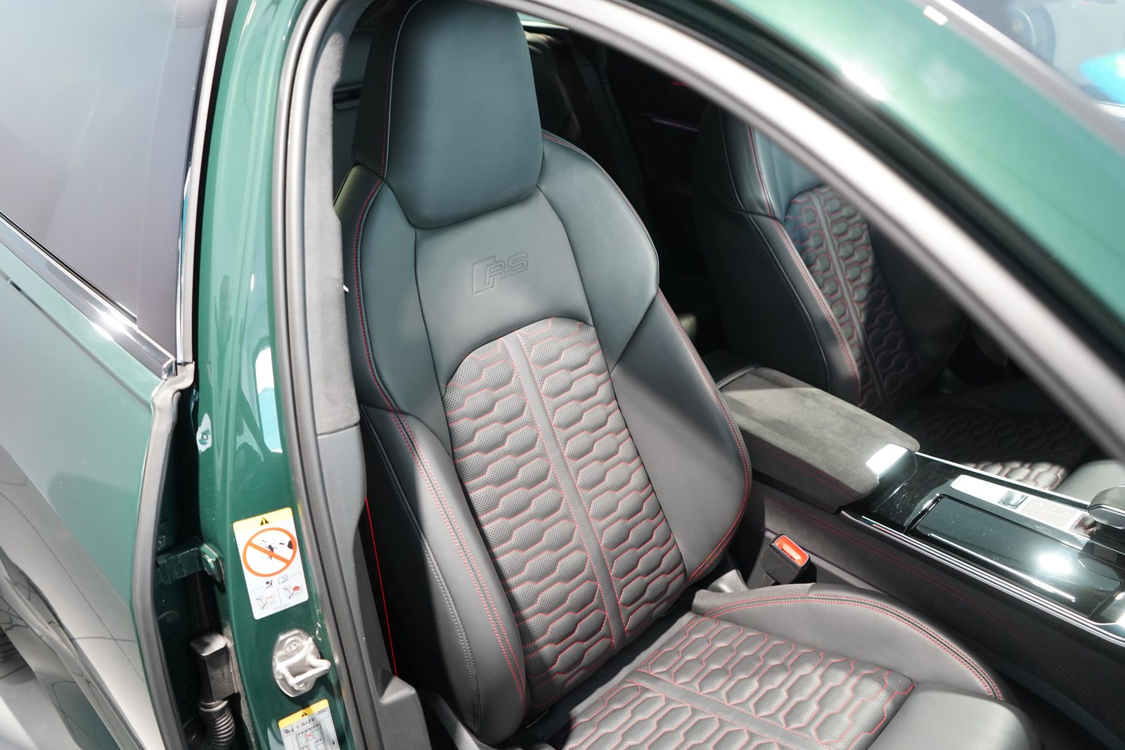 AUDI RS6 Avant 4.0 V8 TFSI performance quattro T-Tronic, Mild-Hybrid Petrol/Electric, Second hand / Used, Automatic - 6