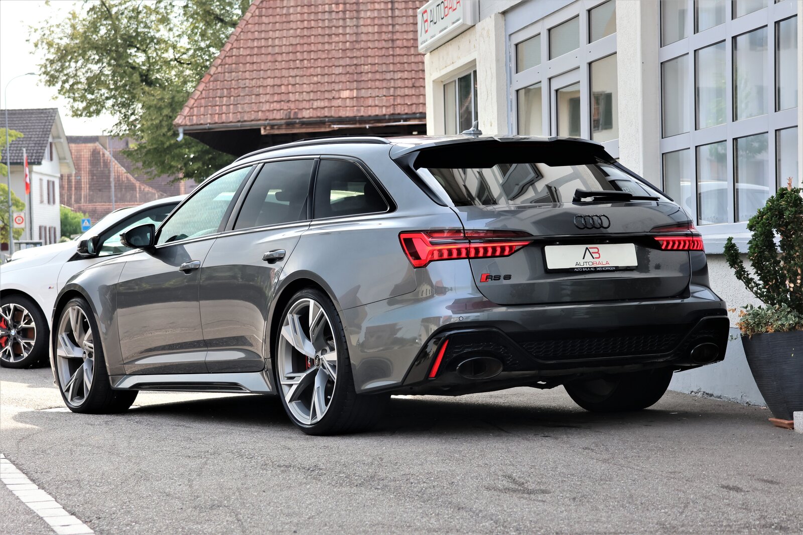 AUDI RS6 Avant 4.0 TFSI V8 quattro, Mild-Hybrid Benzin/Elektro, Occasion / Gebraucht, Automatik - 3