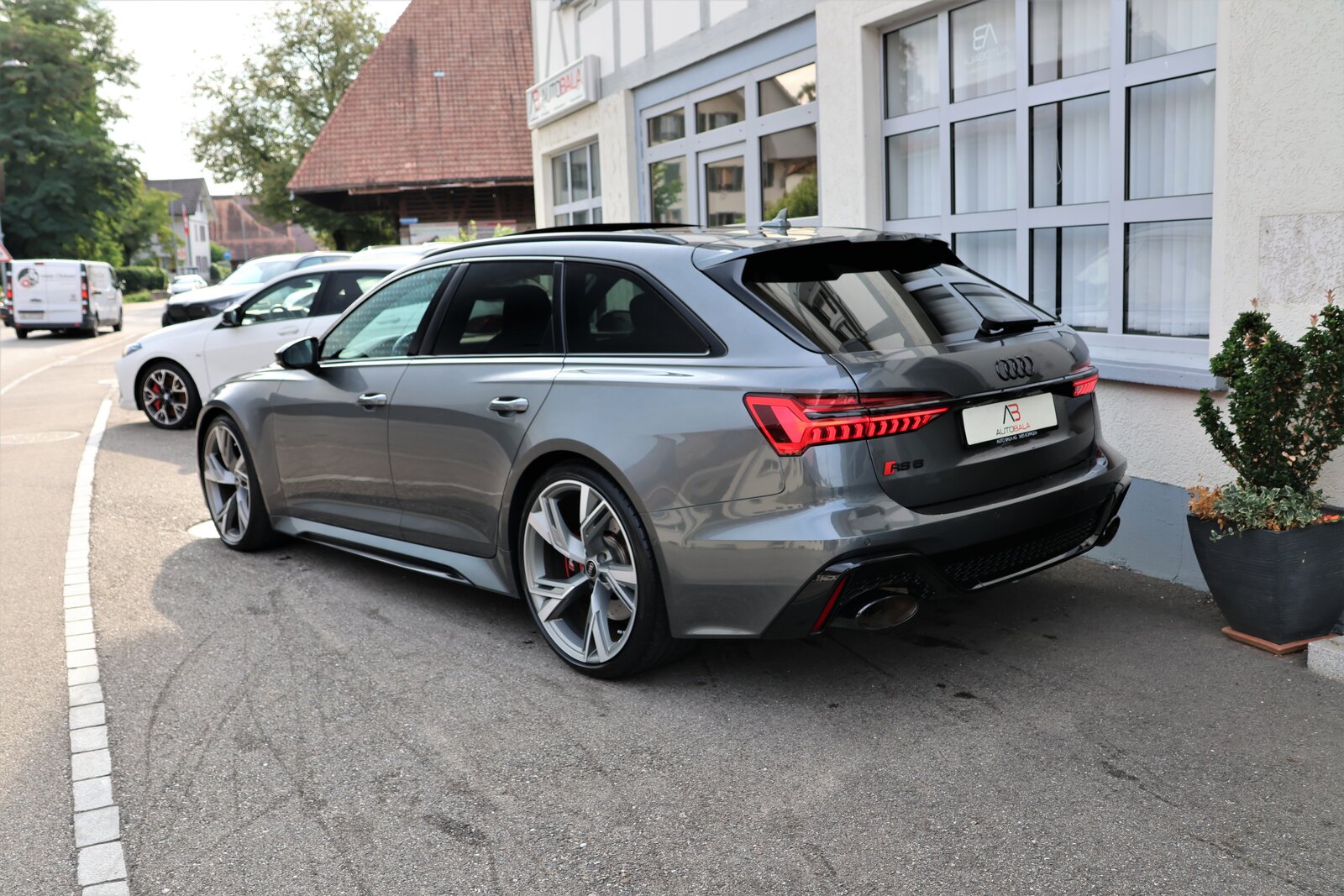 AUDI RS6 Avant 4.0 TFSI V8 quattro, Mild-Hybrid Benzin/Elektro, Occasion / Gebraucht, Automatik - 7