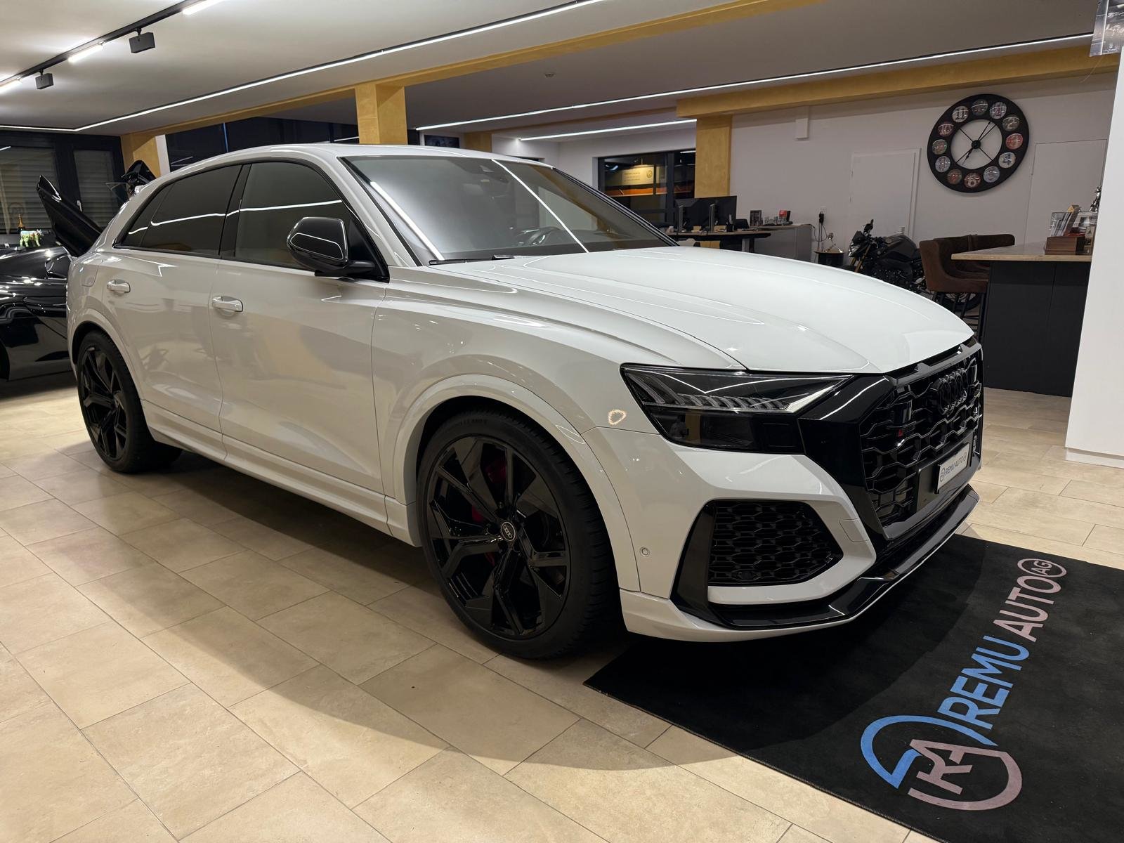 AUDI RSQ8 quattro tiptronic