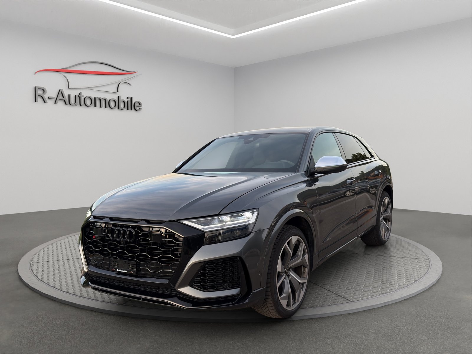 AUDI RSQ8 Quattro Tiptronic