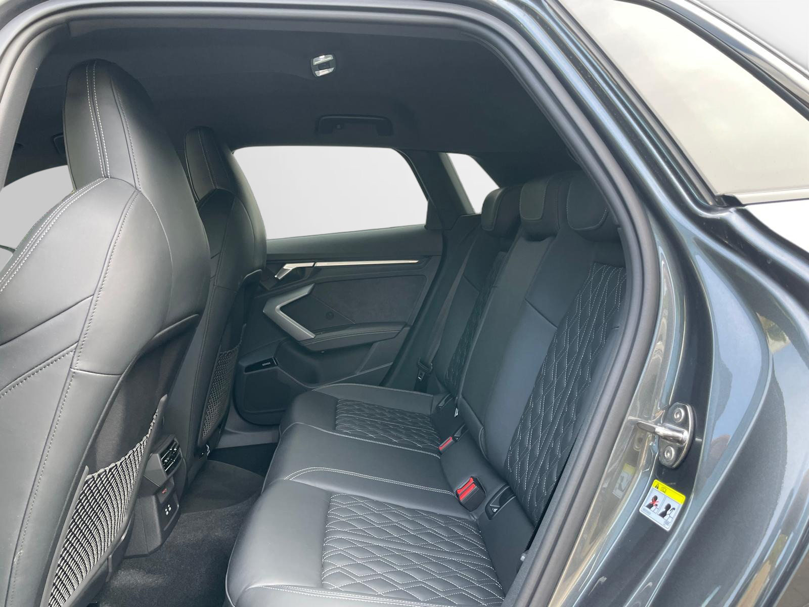 AUDI S3 Sportback, Benzin, Occasion / Gebraucht, Automatik - 7