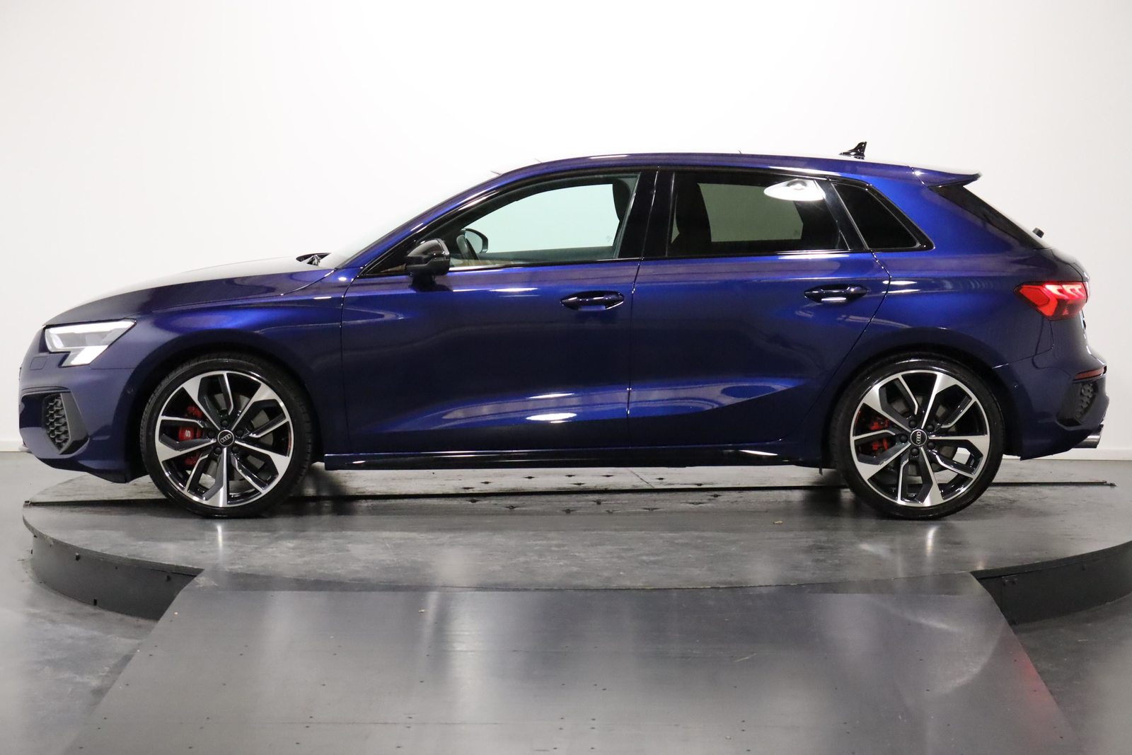 AUDI S3 Sportback 2.0 TFSI quattro S-Tronic, Mild-Hybrid Petrol/Electric, Second hand / Used, Automatic - 2