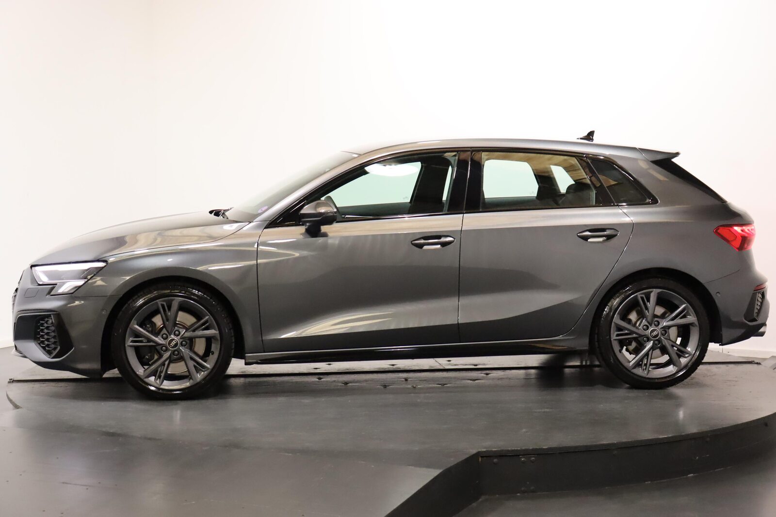 AUDI S3 Sportback 2.0 TFSI quattro S-Tronic, Mild-Hybrid Benzin/Elektro, Occasion / Gebraucht, Automatik - 2
