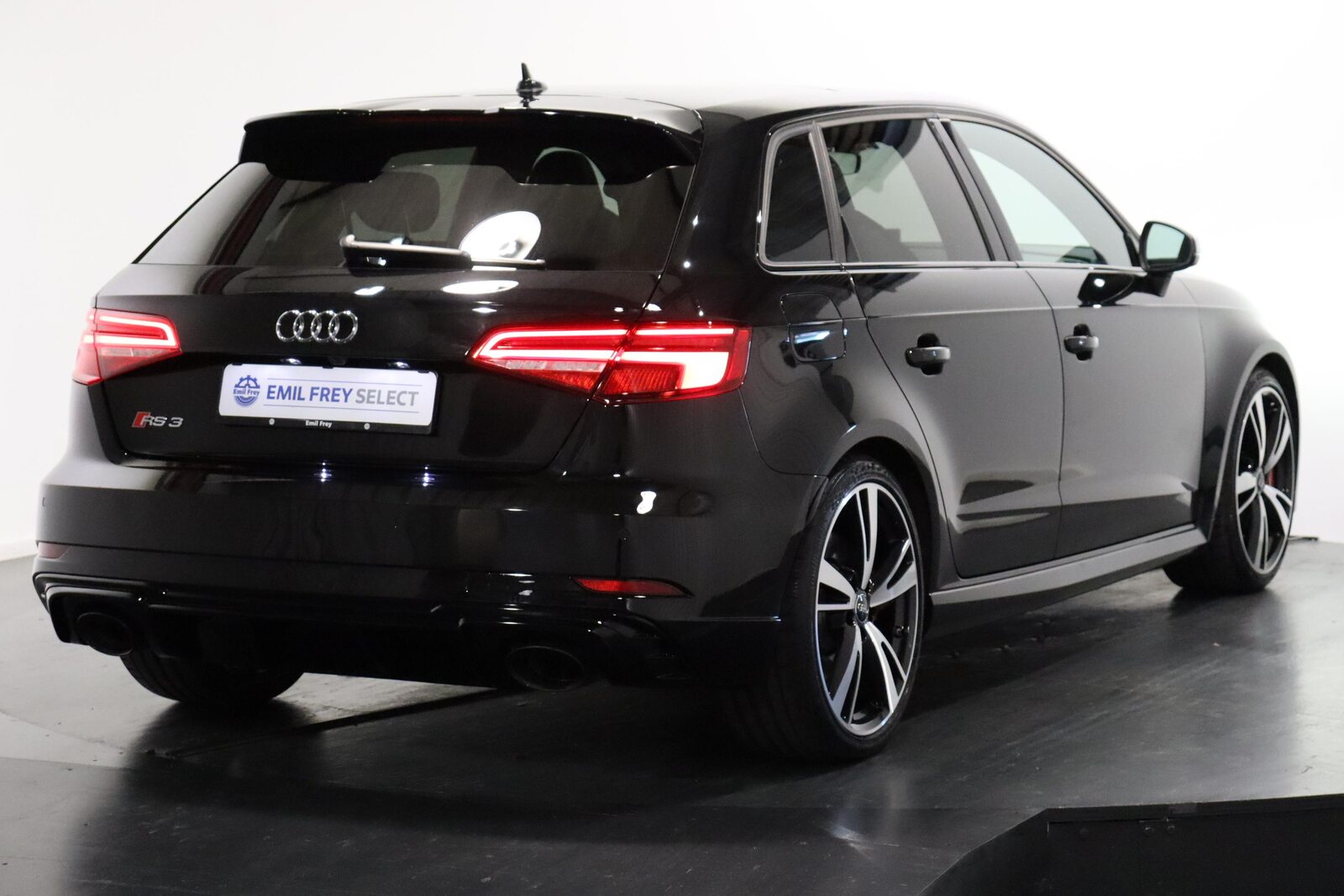 AUDI RS3 Sportback 2.5 T FSI quattro S-Tronic, Petrol, Second hand / Used, Automatic - 2
