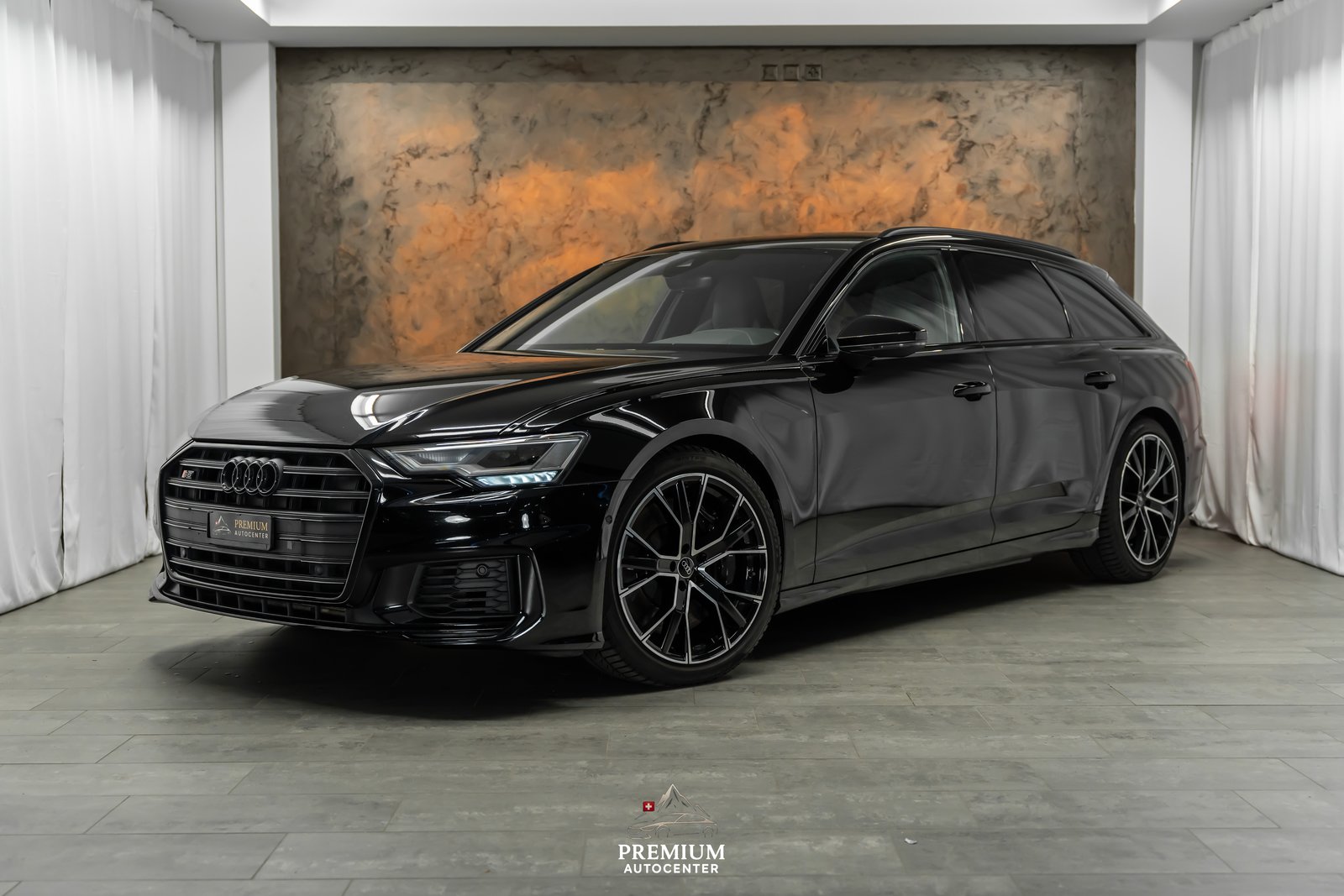AUDI S6 Avant 3.0 TDI quattro tiptronic *Black-Style*Fahrass