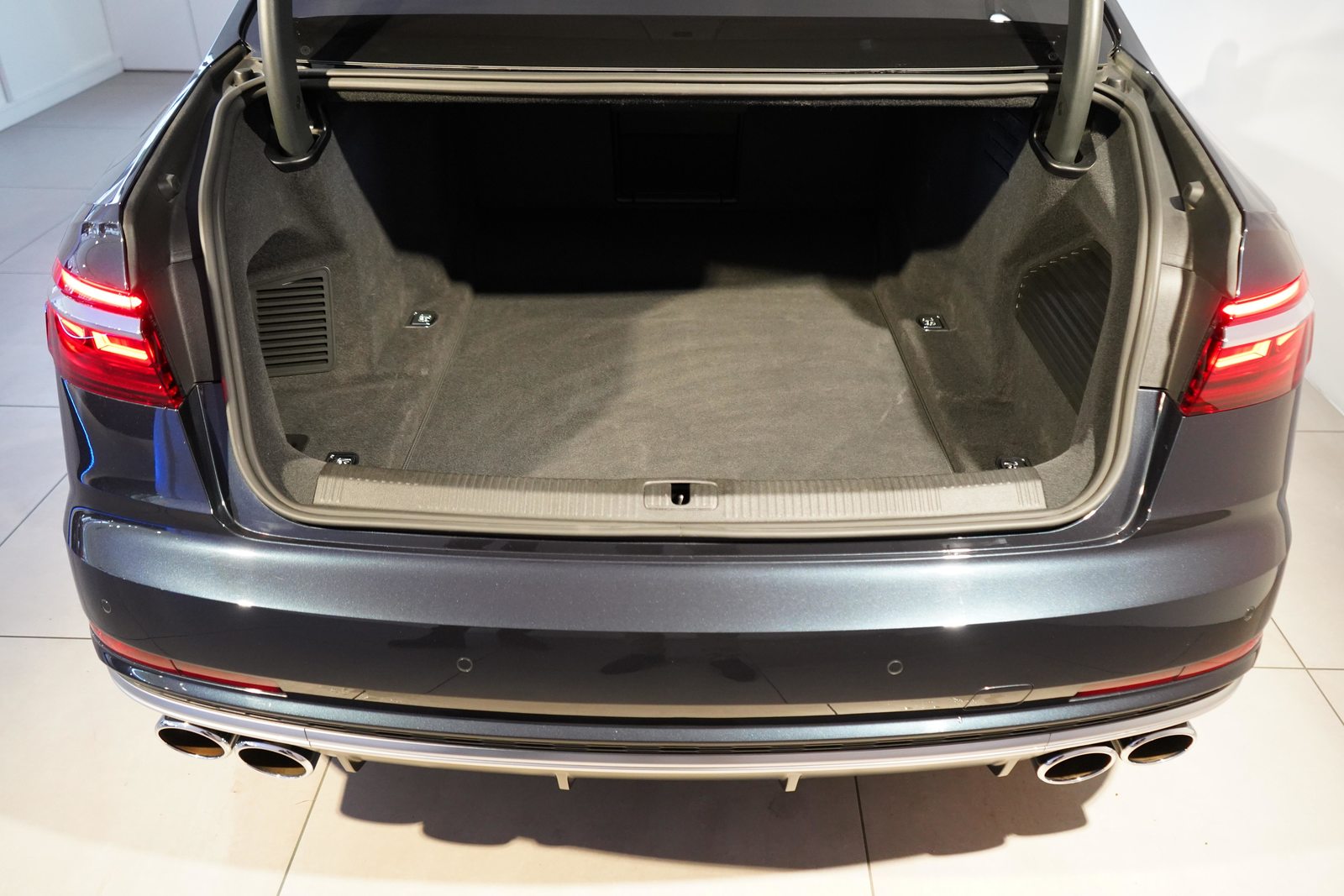 AUDI S8 4.0 V8 TFSI quattro T-Tronic, Mild-Hybrid Petrol/Electric, Second hand / Used, Automatic - 5