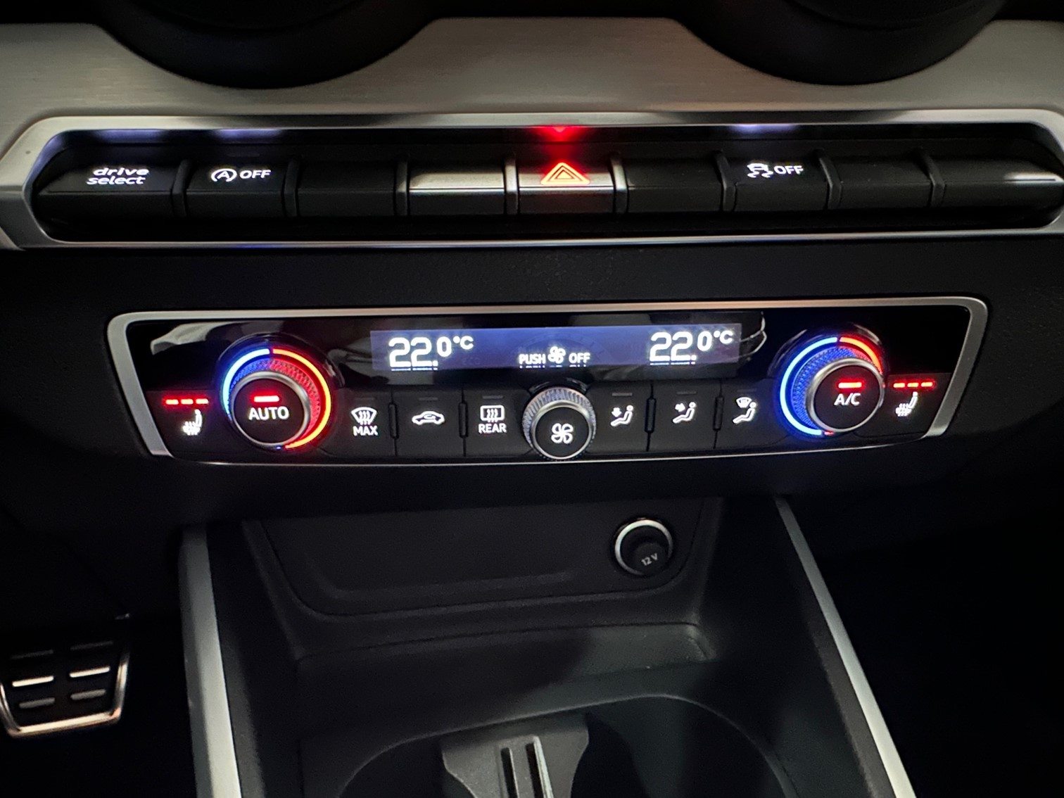 AUDI SQ2 TFSI, Benzin, Occasion / Gebraucht, Automatik - 6