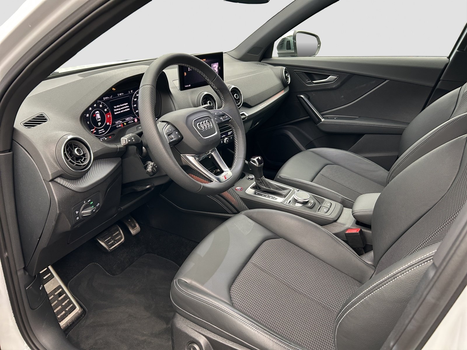 AUDI SQ2 TFSI quattro S-tronic 300PS - 4x4 - Anhängevorrich, Benzin, Occasion / Gebraucht, Automatik - 6