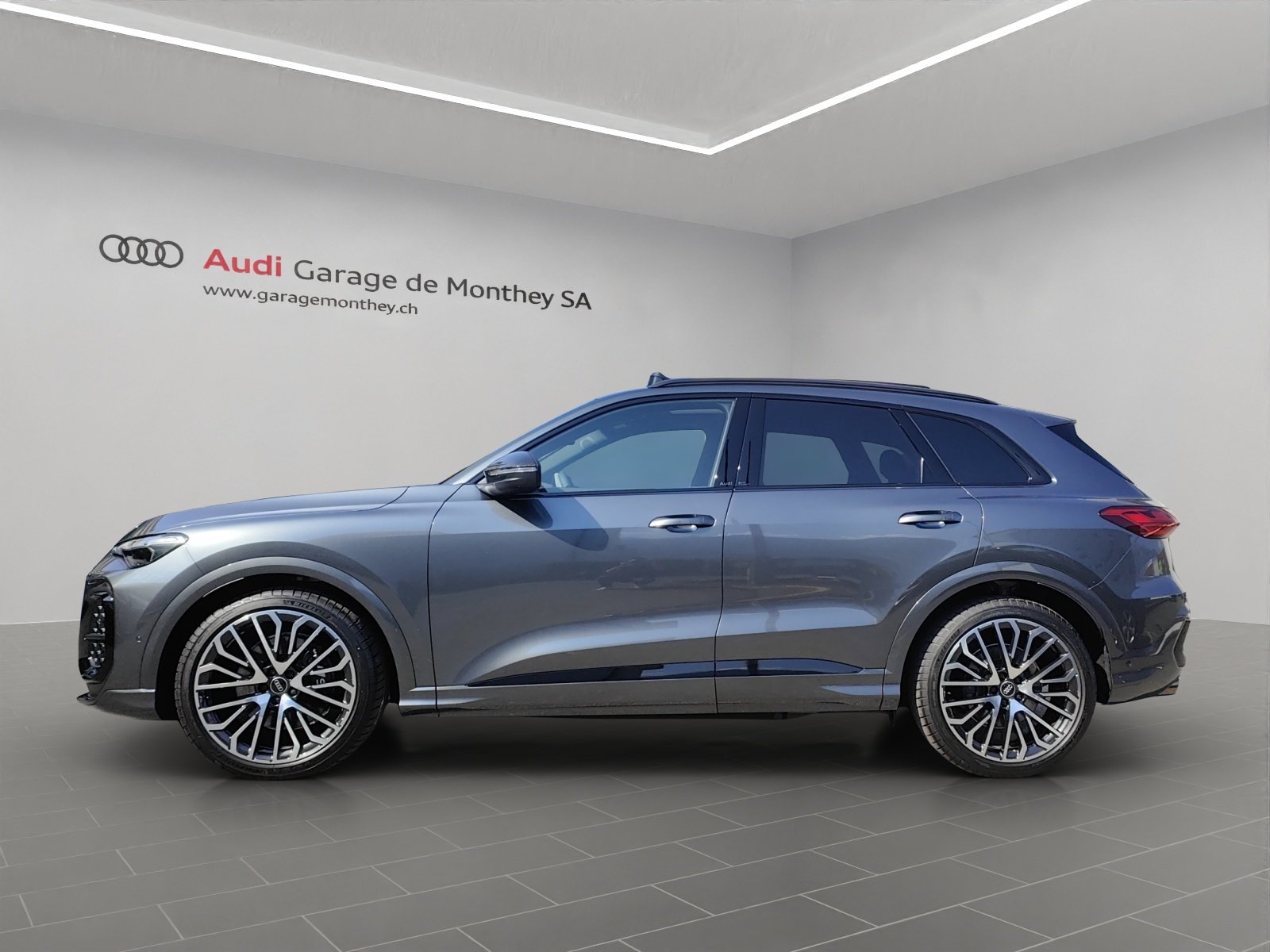 AUDI SQ5 TFSI quattro S-tronic, Mild-Hybrid Petrol/Electric, New car, Automatic - 2