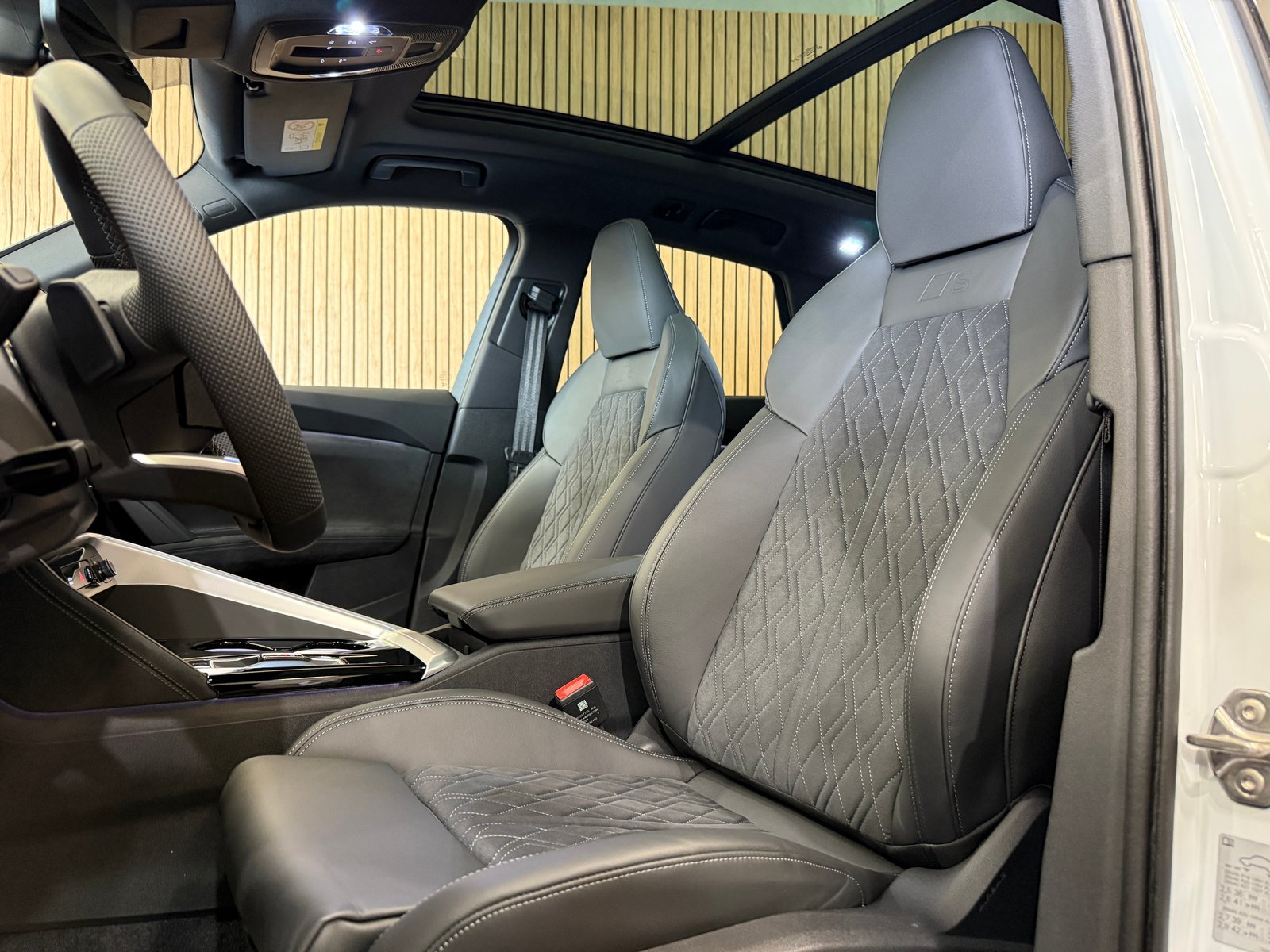 AUDI SQ5 TFSI quattro S-tronic * NEW MODEL*, Mild-Hybrid Petrol/Electric, New car, Automatic - 7