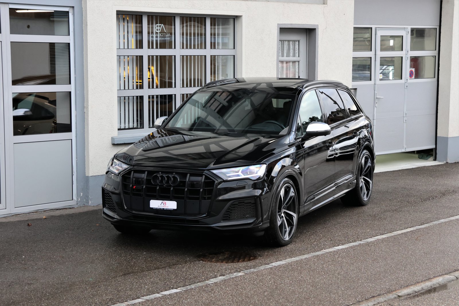 AUDI SQ7 TFSI quattro tiptronic (CH) 7 Plu00e4tzer + 3.5T AHK