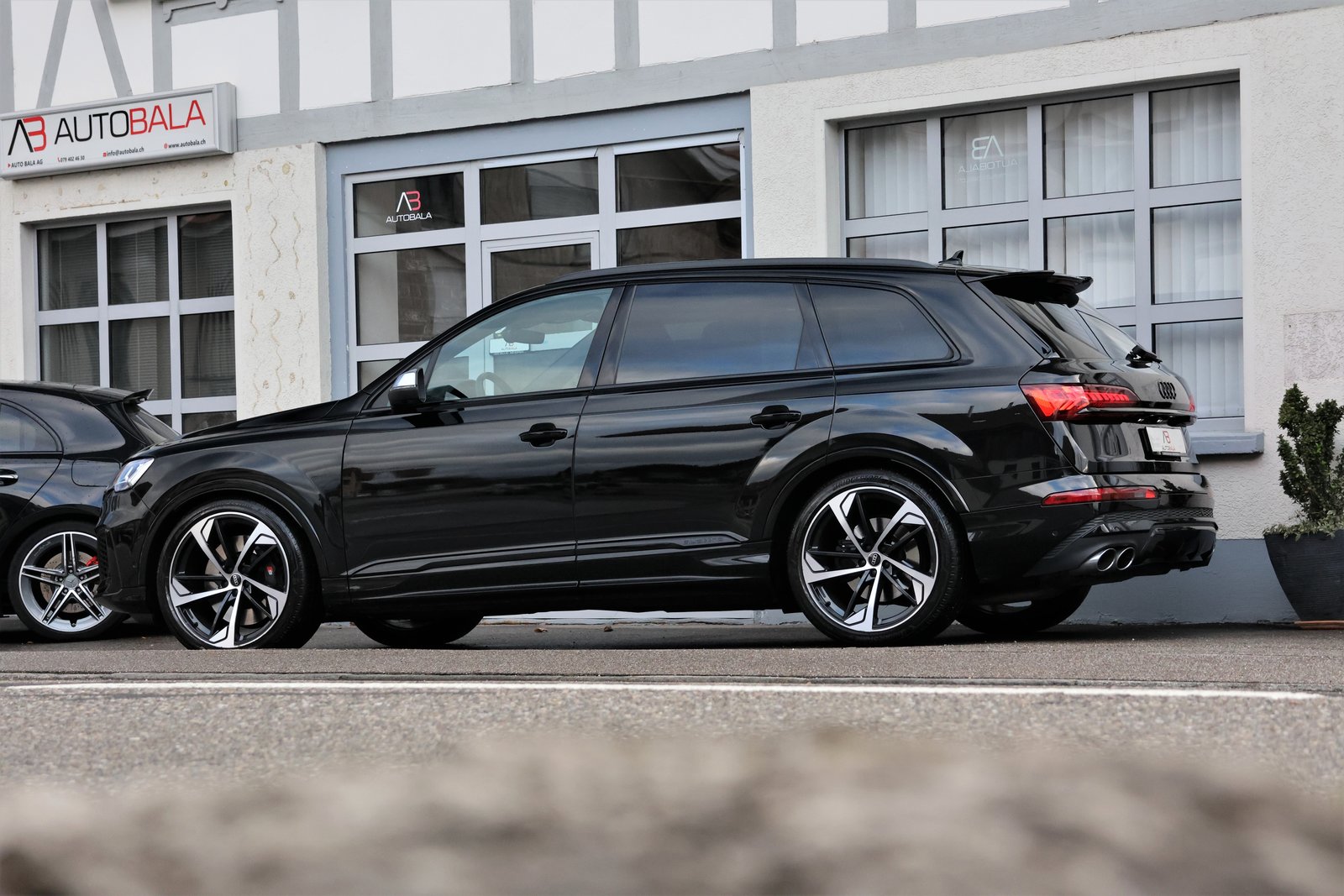 AUDI SQ7 TFSI quattro tiptronic (CH) 7 Plu00e4tzer + 3.5T AHK, Petrol, Second hand / Used, Automatic - 3