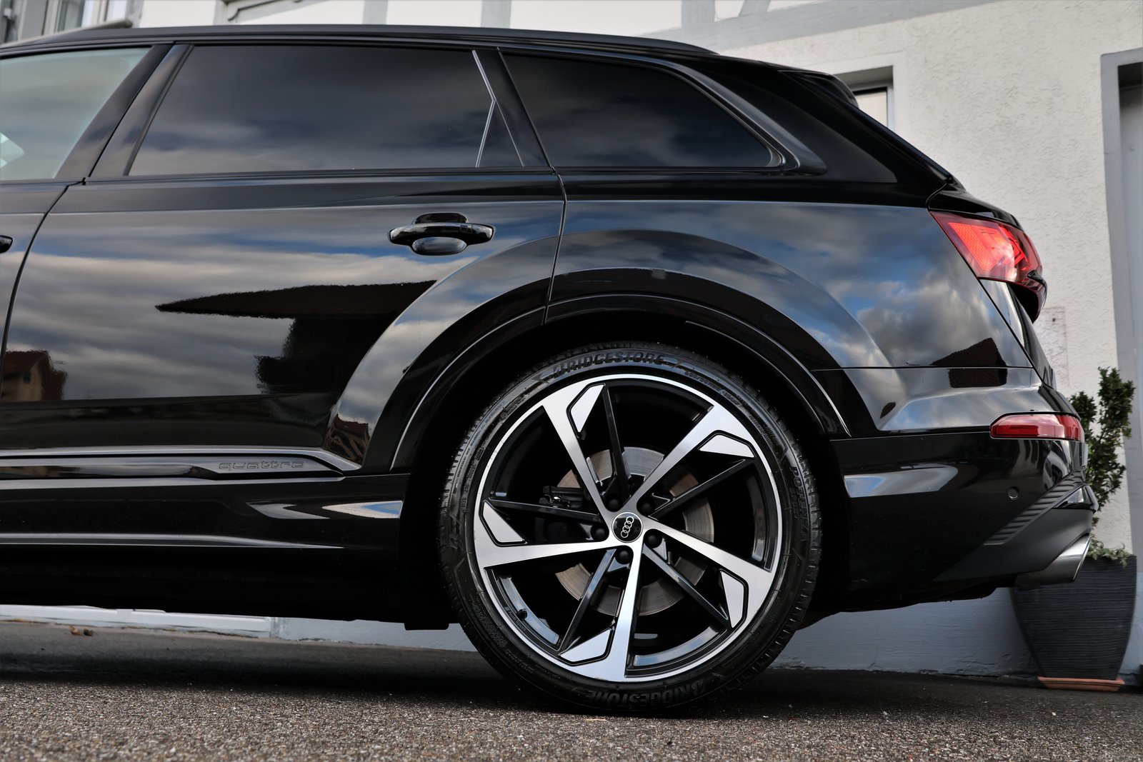 AUDI SQ7 TFSI quattro tiptronic (CH) 7 Plu00e4tzer + 3.5T AHK, Petrol, Second hand / Used, Automatic - 6