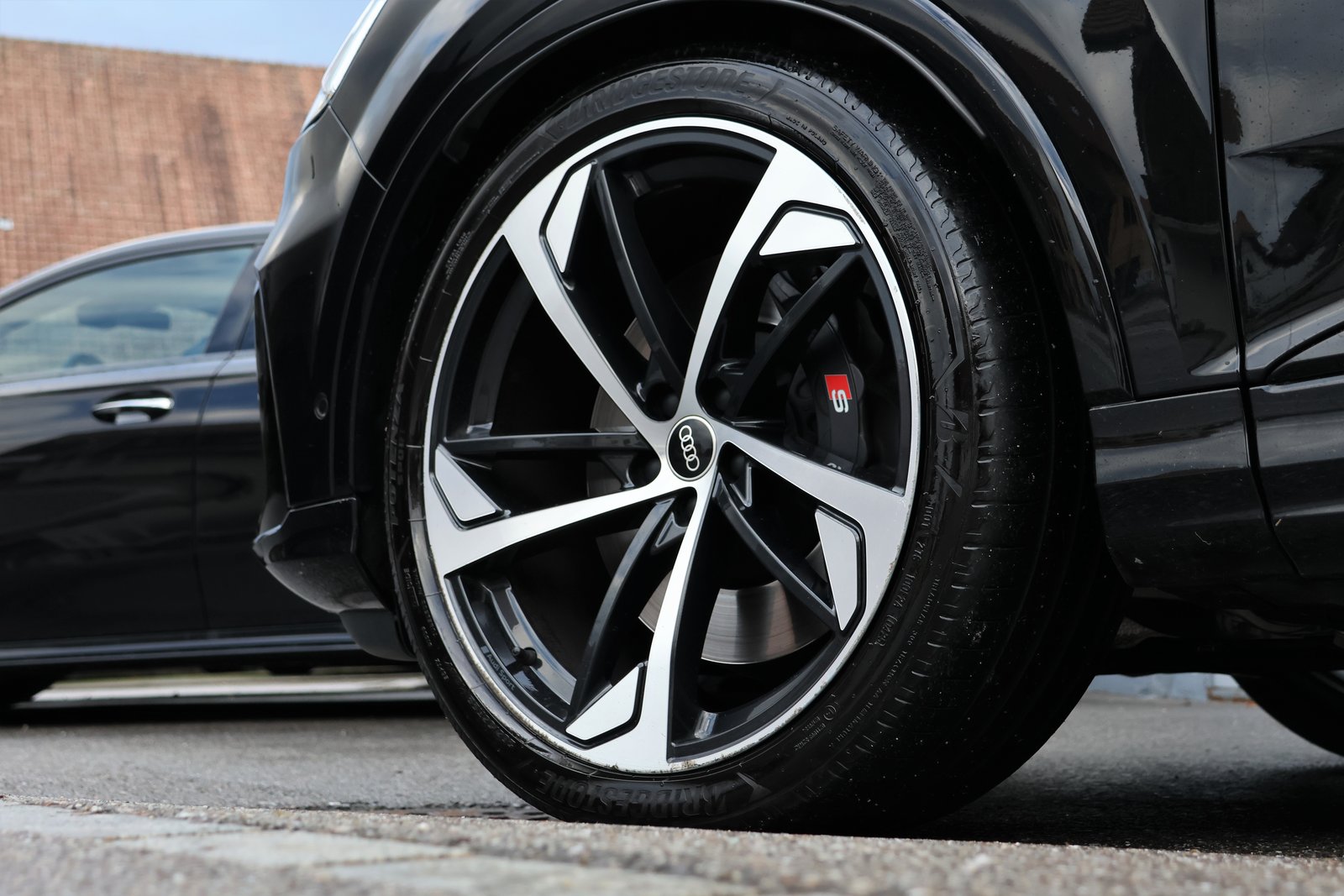 AUDI SQ7 TFSI quattro tiptronic (CH) 7 Plu00e4tzer + 3.5T AHK, Petrol, Second hand / Used, Automatic - 7