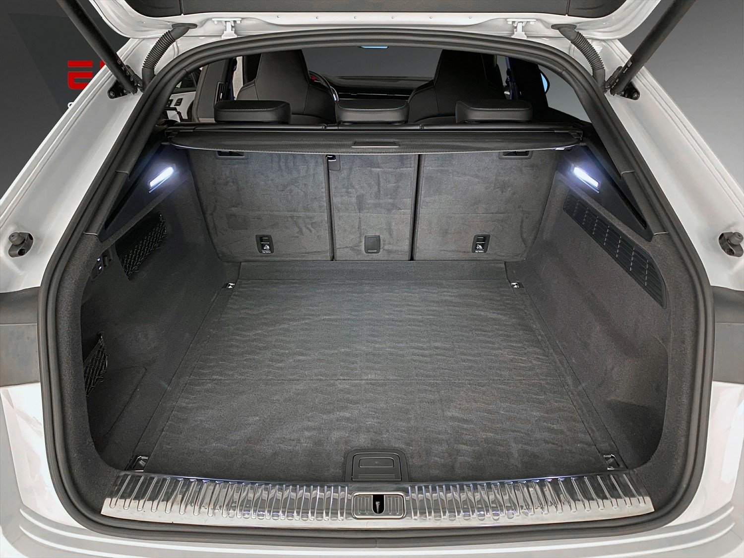 AUDI SQ8 TFSI quattro, Essence, Occasion / Utilisé, Automatique - 3