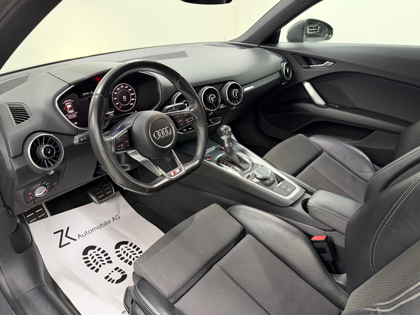 AUDI TT Coupé 40 TFSI S-Line Nano Gray Metallic S-tronic R, Benzin, Occasion / Gebraucht, Automatik - 7