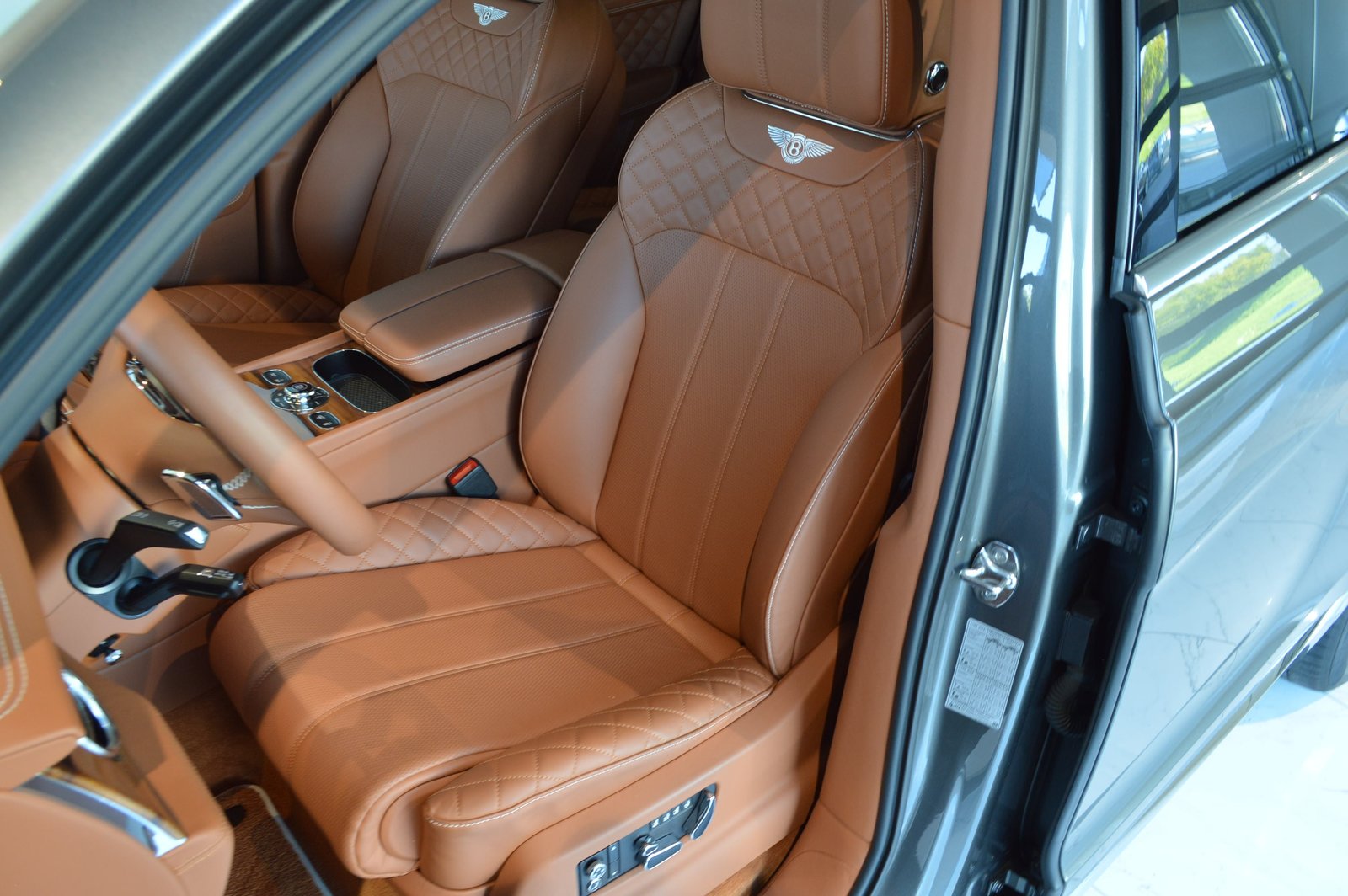 BENTLEY Bentayga V8, Essence, Occasion / Utilisé, Automatique - 6
