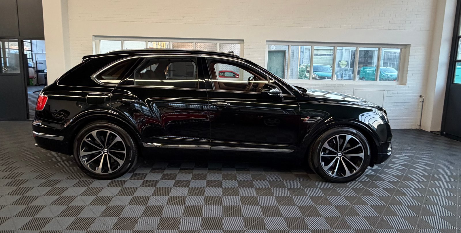 BENTLEY Bentayga 435 PS V8 Diesel 4X4 * GREEN / GRÜN *, Diesel, Occasioni / Usate, Automatico - 2