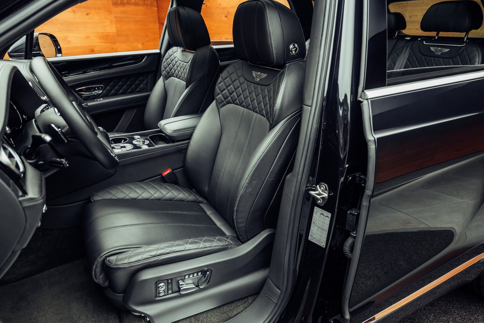 BENTLEY Bentayga V8 Mulliner, Benzin, Occasion / Gebraucht, Automatik - 6