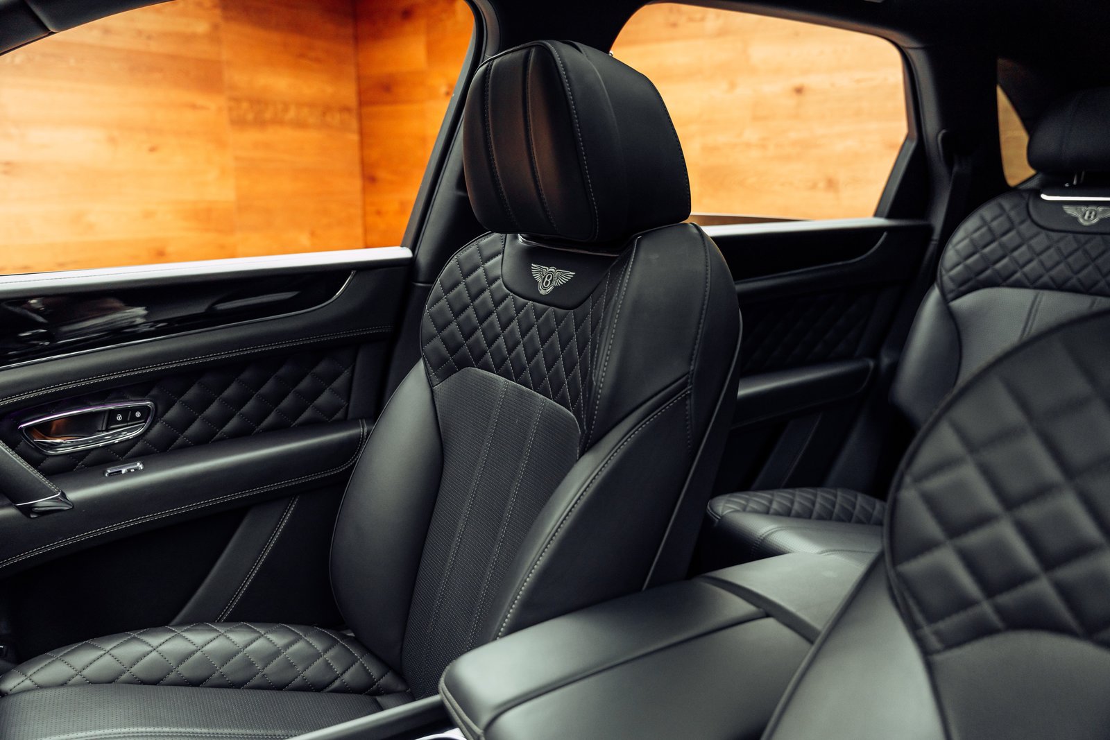 BENTLEY Bentayga V8 Mulliner, Benzin, Occasion / Gebraucht, Automatik - 7