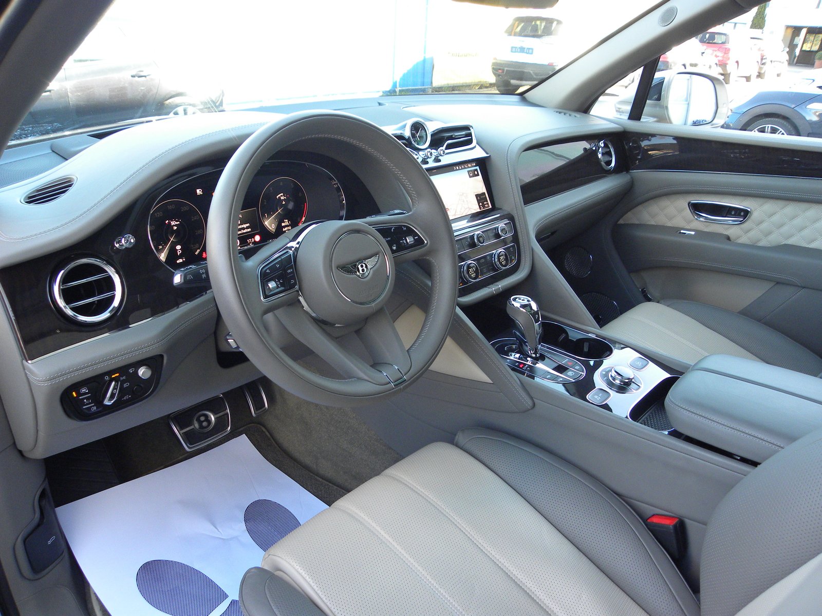 BENTLEY Bentayga V8, Essence, Occasion / Utilisé, Automatique - 5