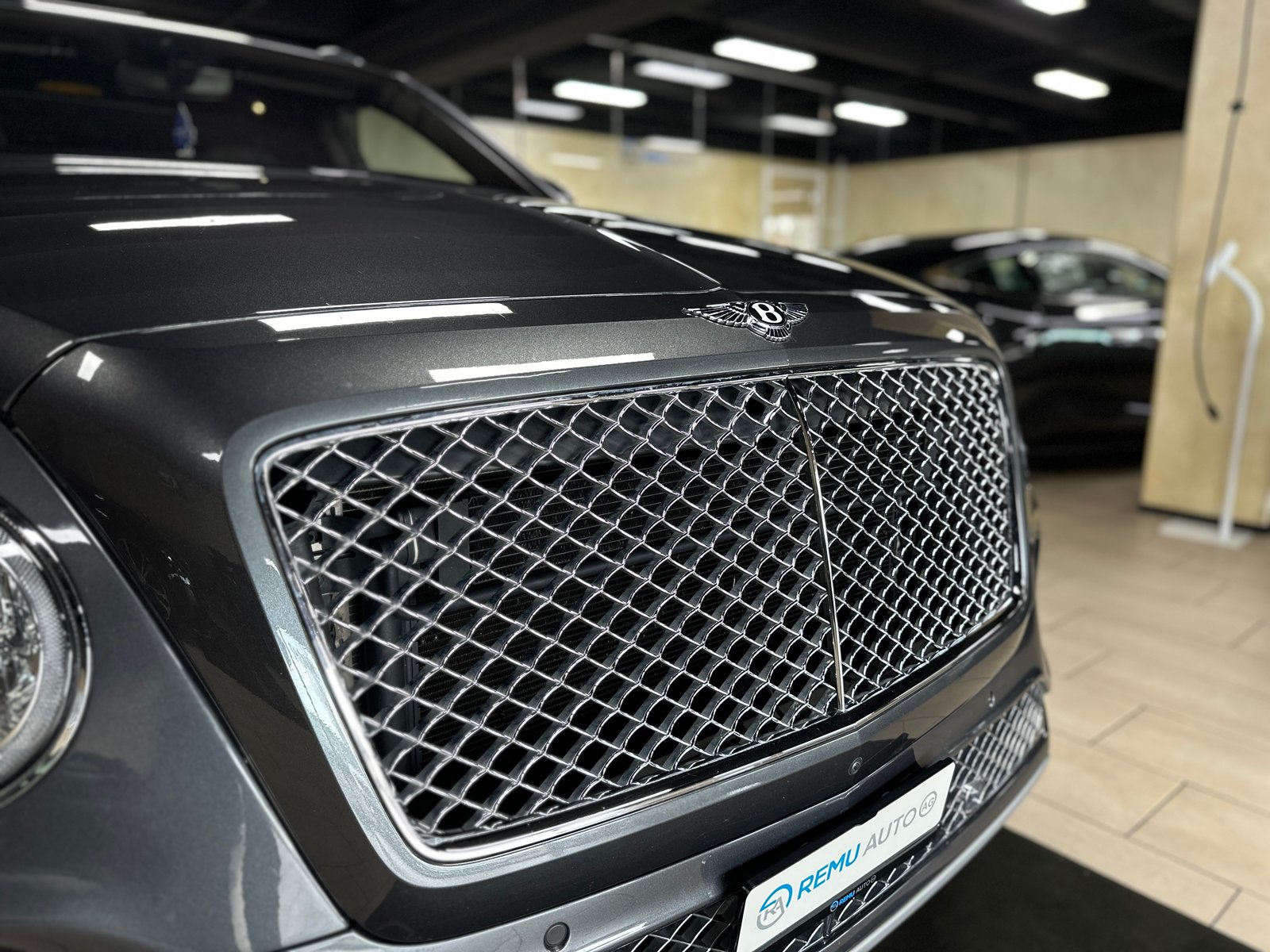 BENTLEY Bentayga W12, Petrol, Second hand / Used, Automatic - 2