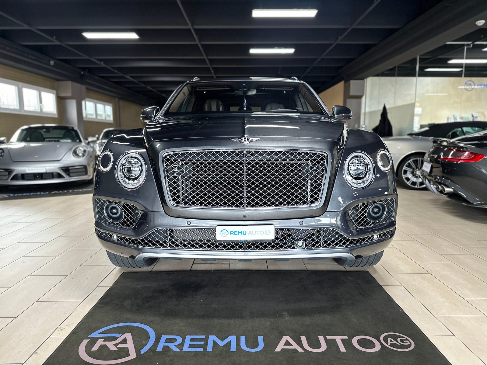 BENTLEY Bentayga W12, Petrol, Second hand / Used, Automatic - 4