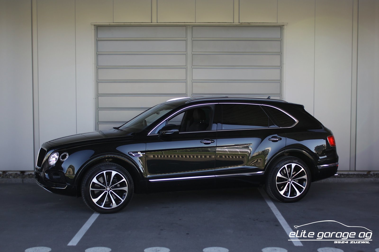 BENTLEY Bentayga V8 TRAUMFARBKOMBINATION