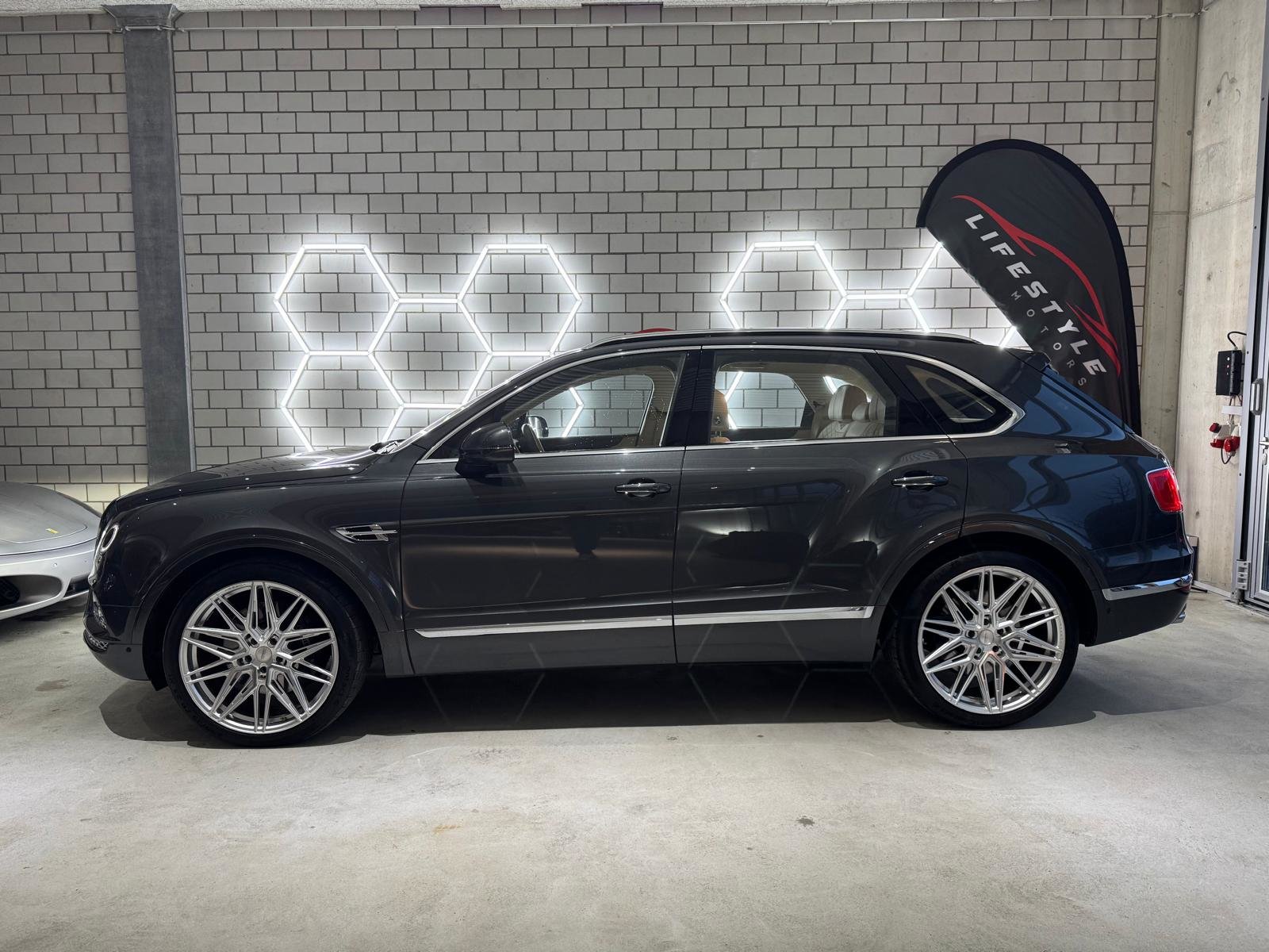 BENTLEY Bentayga W12, Benzin, Occasion / Gebraucht, Automatik - 2
