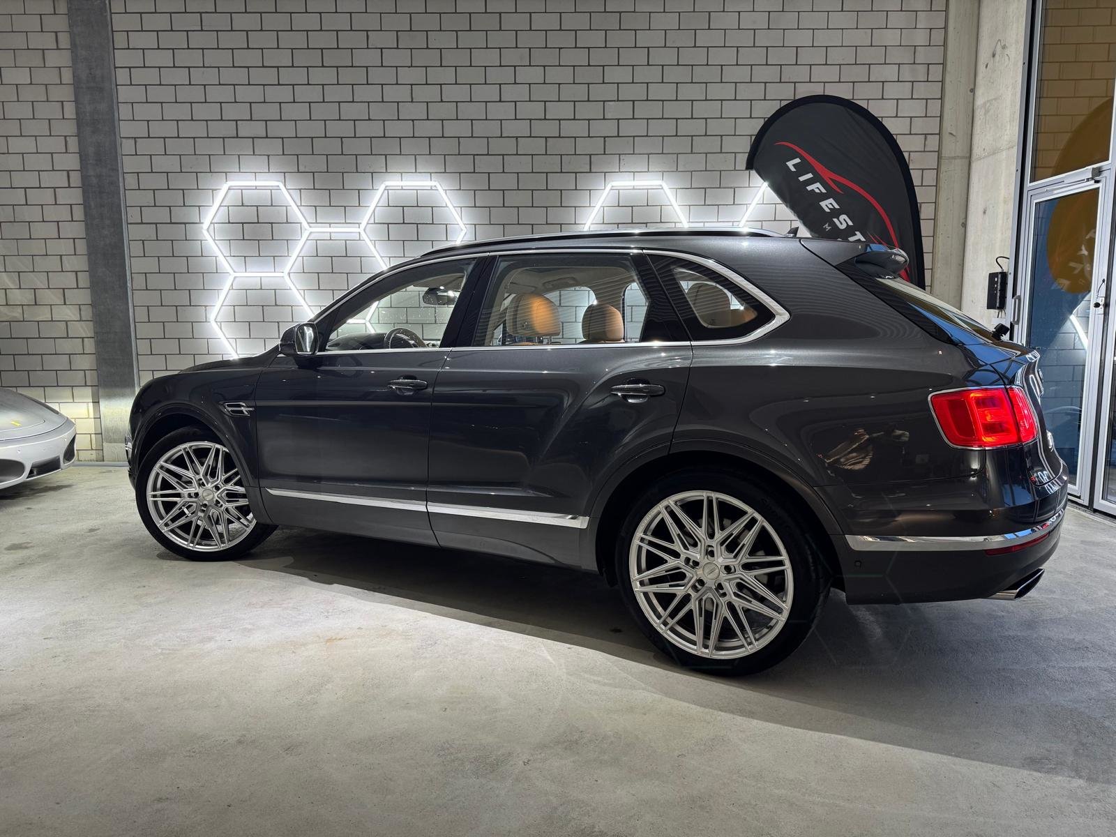 BENTLEY Bentayga W12, Benzin, Occasion / Gebraucht, Automatik - 3