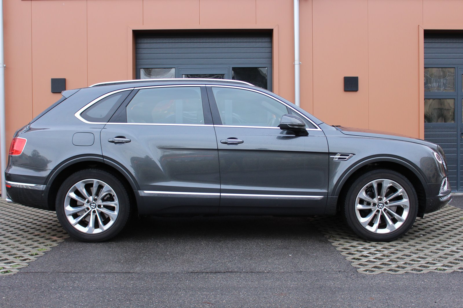 BENTLEY Bentayga V8 Mulliner - "Toit Pano * Pack City Spec. * Pack T, Petrol, Second hand / Used, Automatic - 4