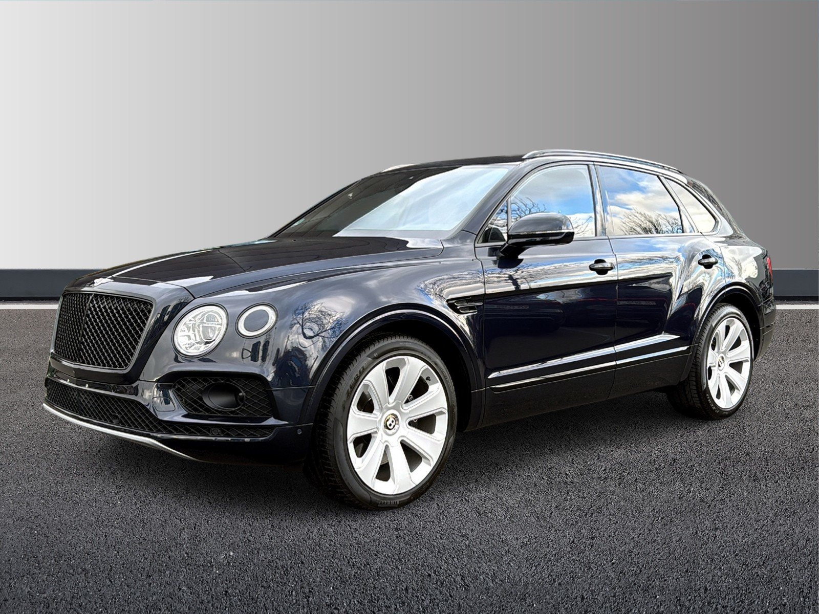 BENTLEY Bentayga V8