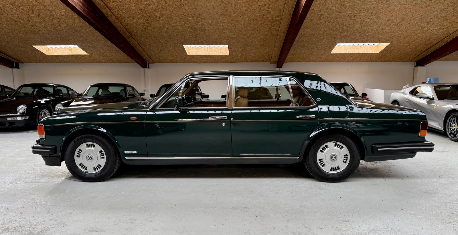 BENTLEY Brooklands LWB, Essence, Occasion / Utilisé, Automatique - 2