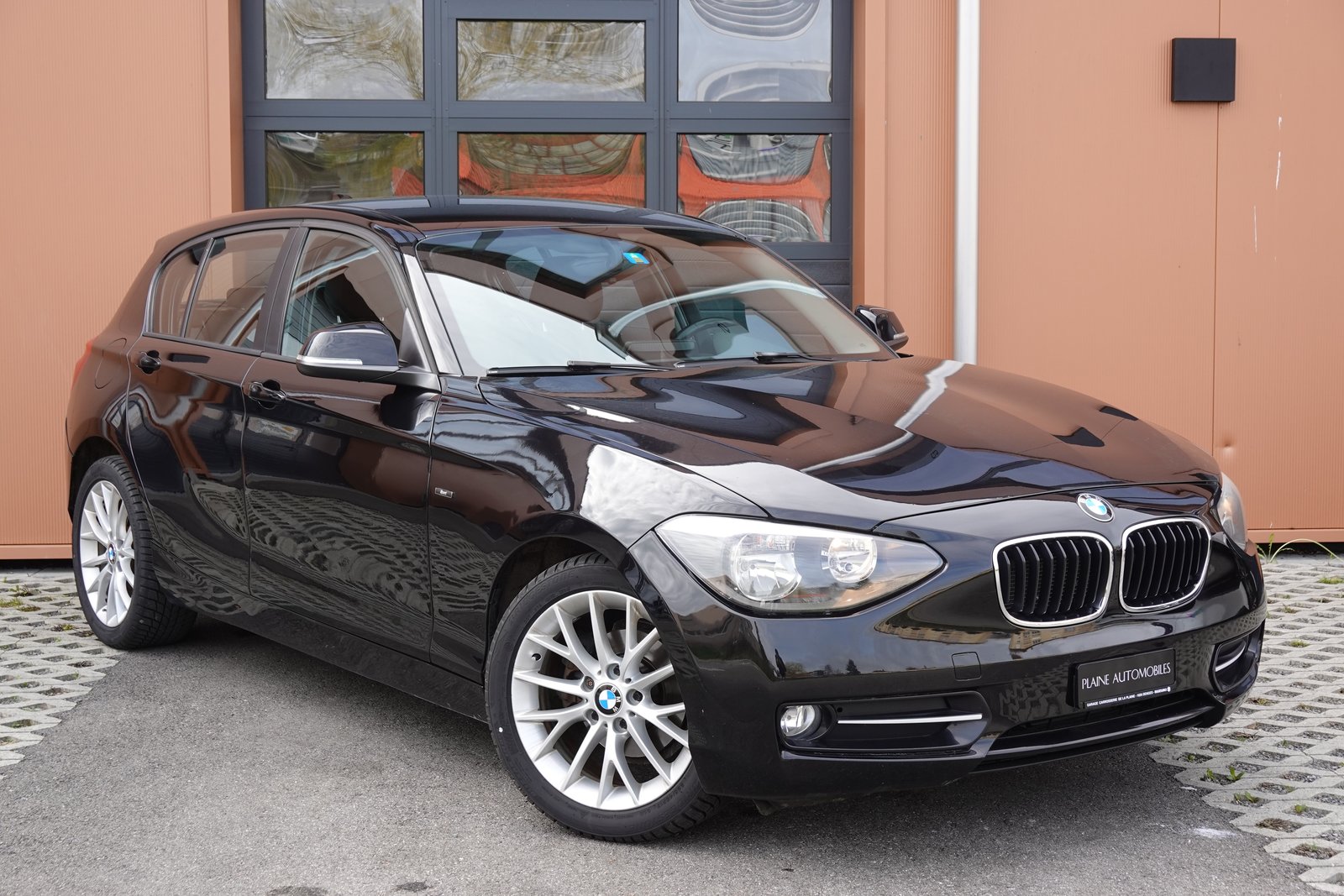 BMW 116i Sport Line - Service à jour * Aide au stationnemen