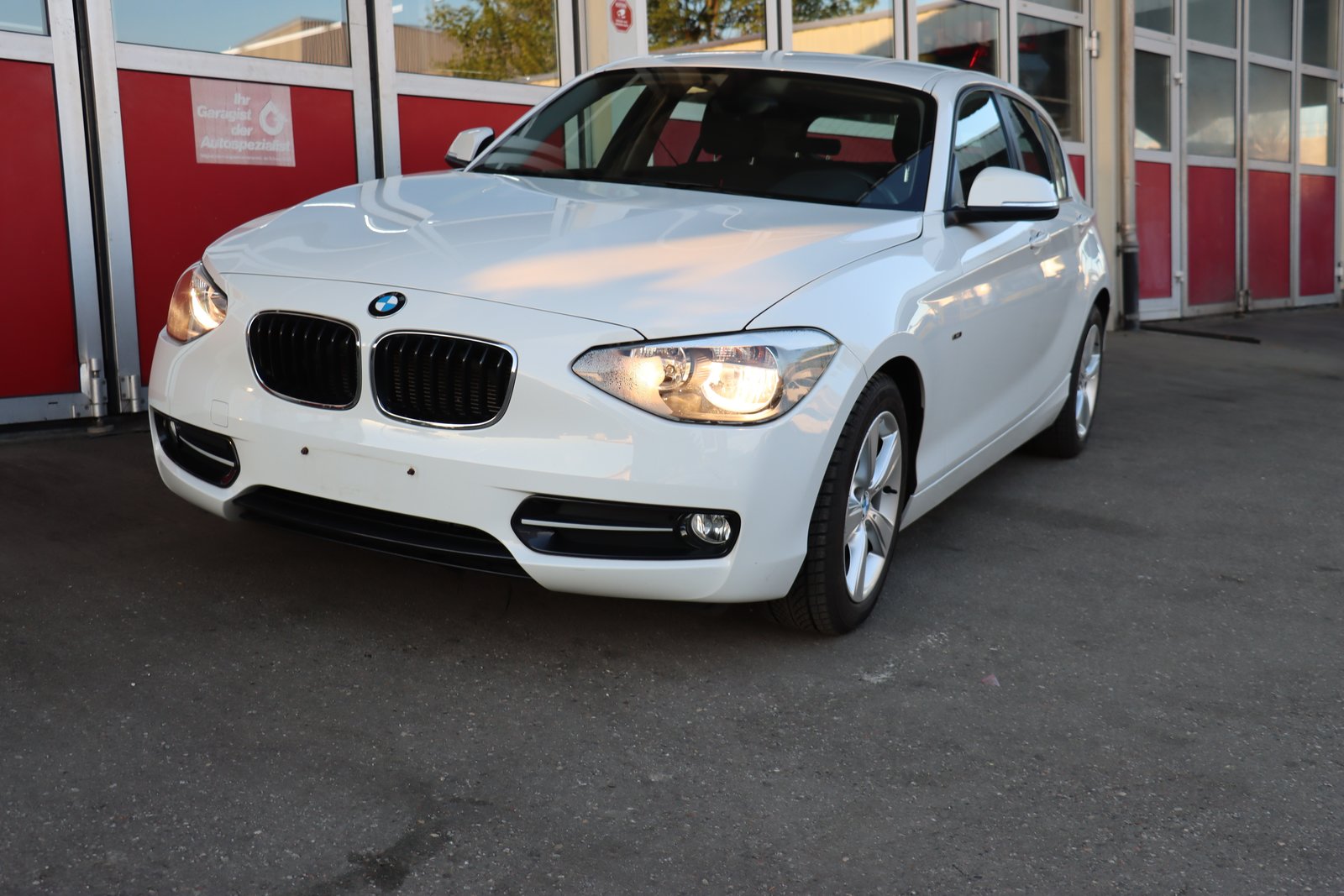 BMW 116i Sport Line, Benzin, Occasion / Gebraucht, Handschaltung - 2