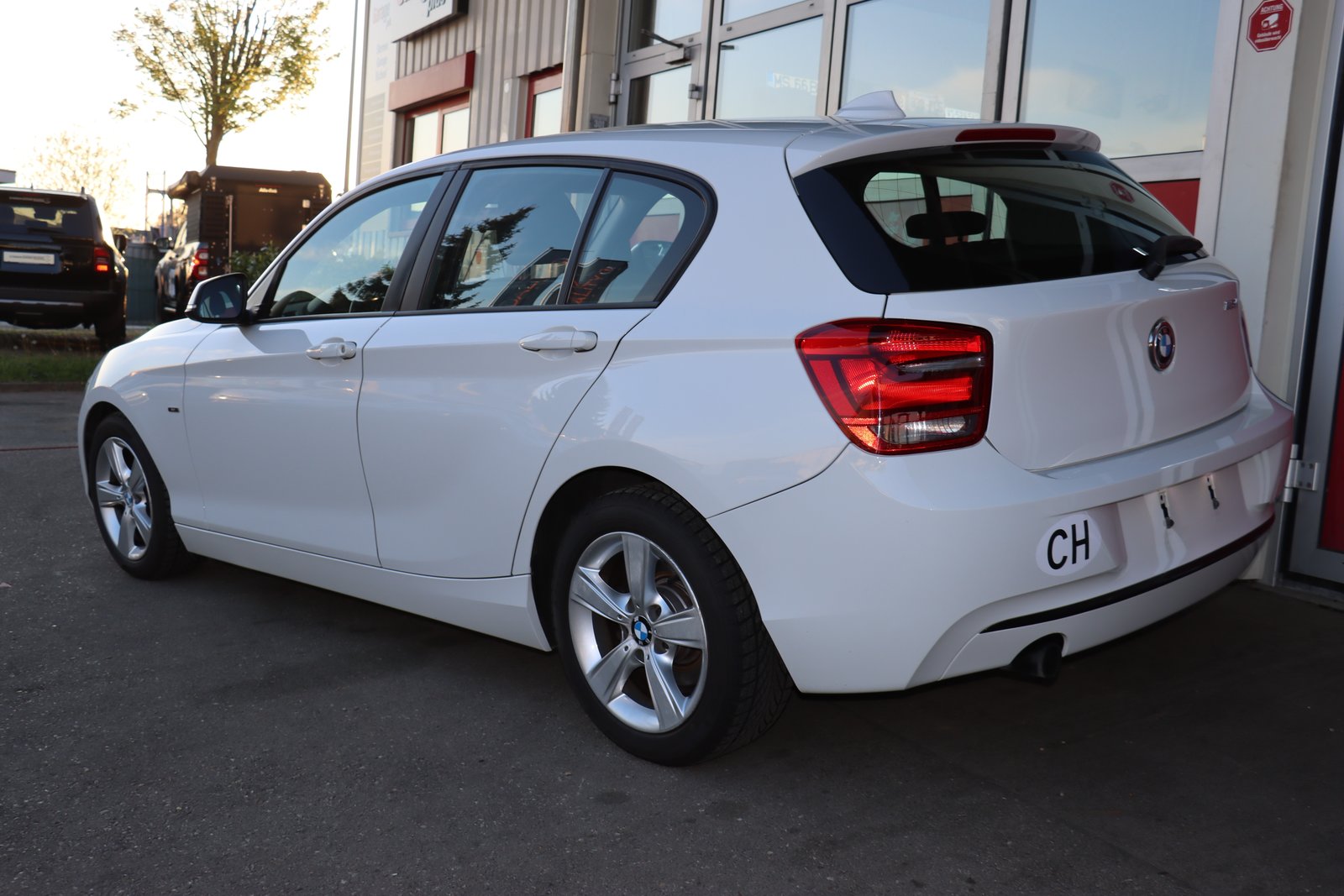 BMW 116i Sport Line, Benzin, Occasion / Gebraucht, Handschaltung - 6