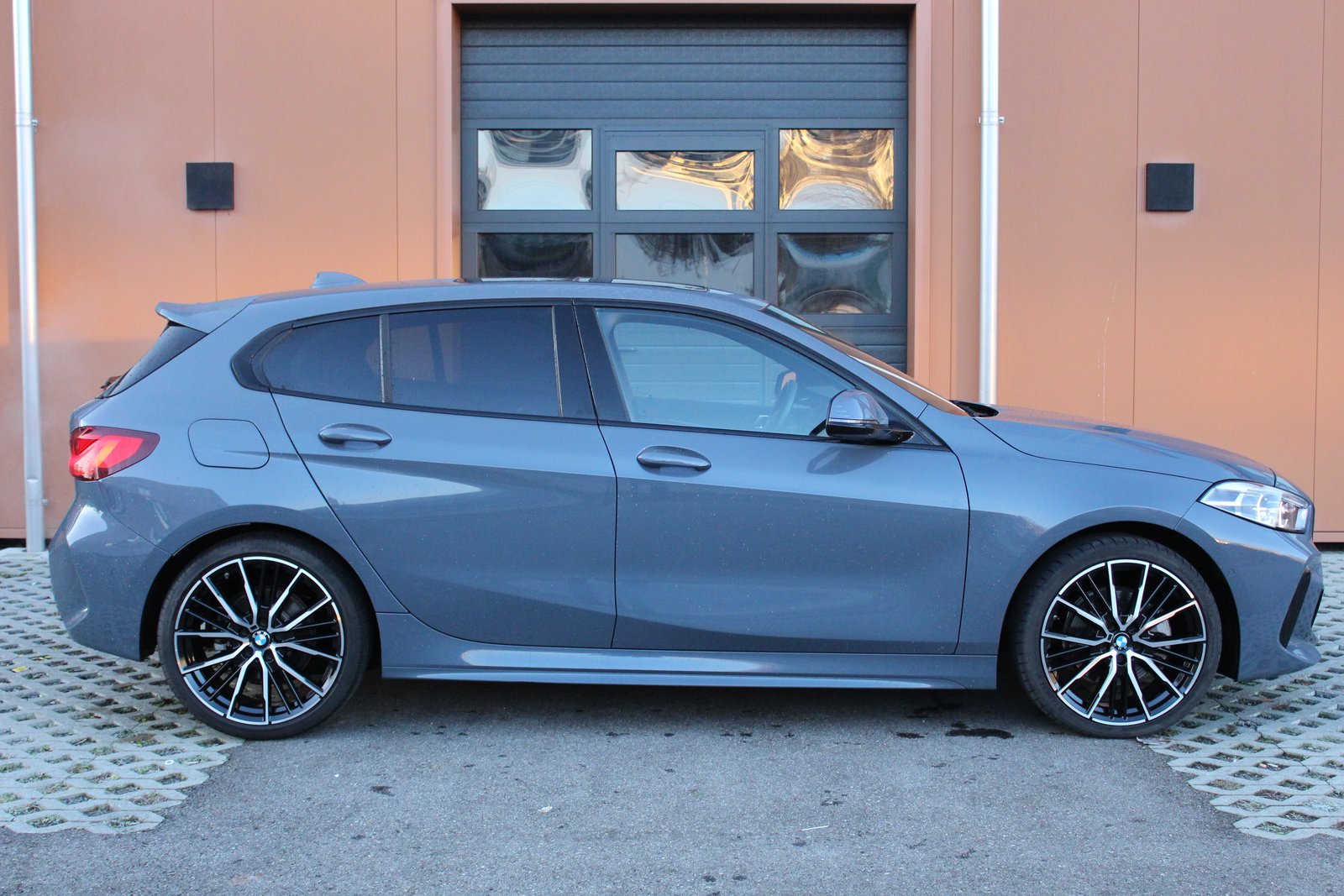 BMW 118i Pure M Sport Steptronic - "Jantes 19' * Toit Ouvrant * , Essence, Occasion / Utilisé, Automatique - 3