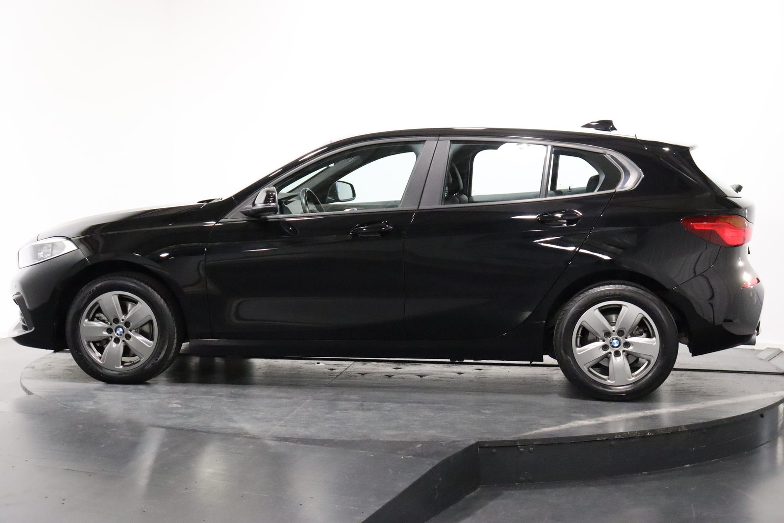 BMW 118i, Benzin, Occasion / Gebraucht, Automatik - 2